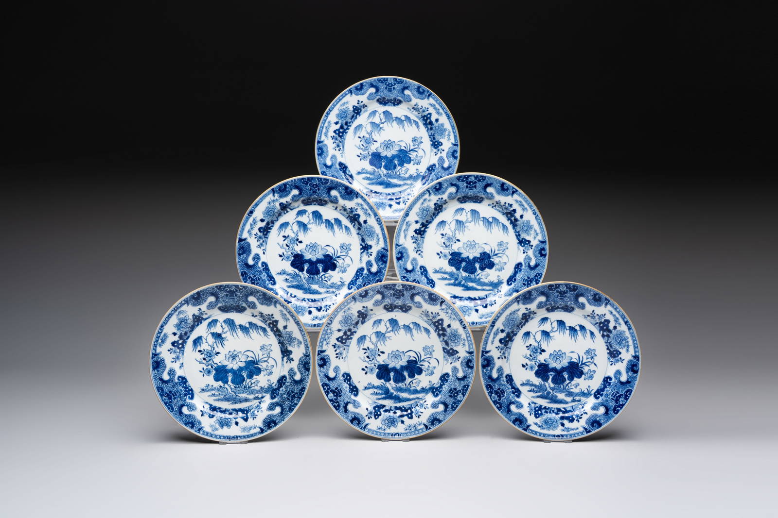 Six Chinese blue and white plates with floral design, Qianlong