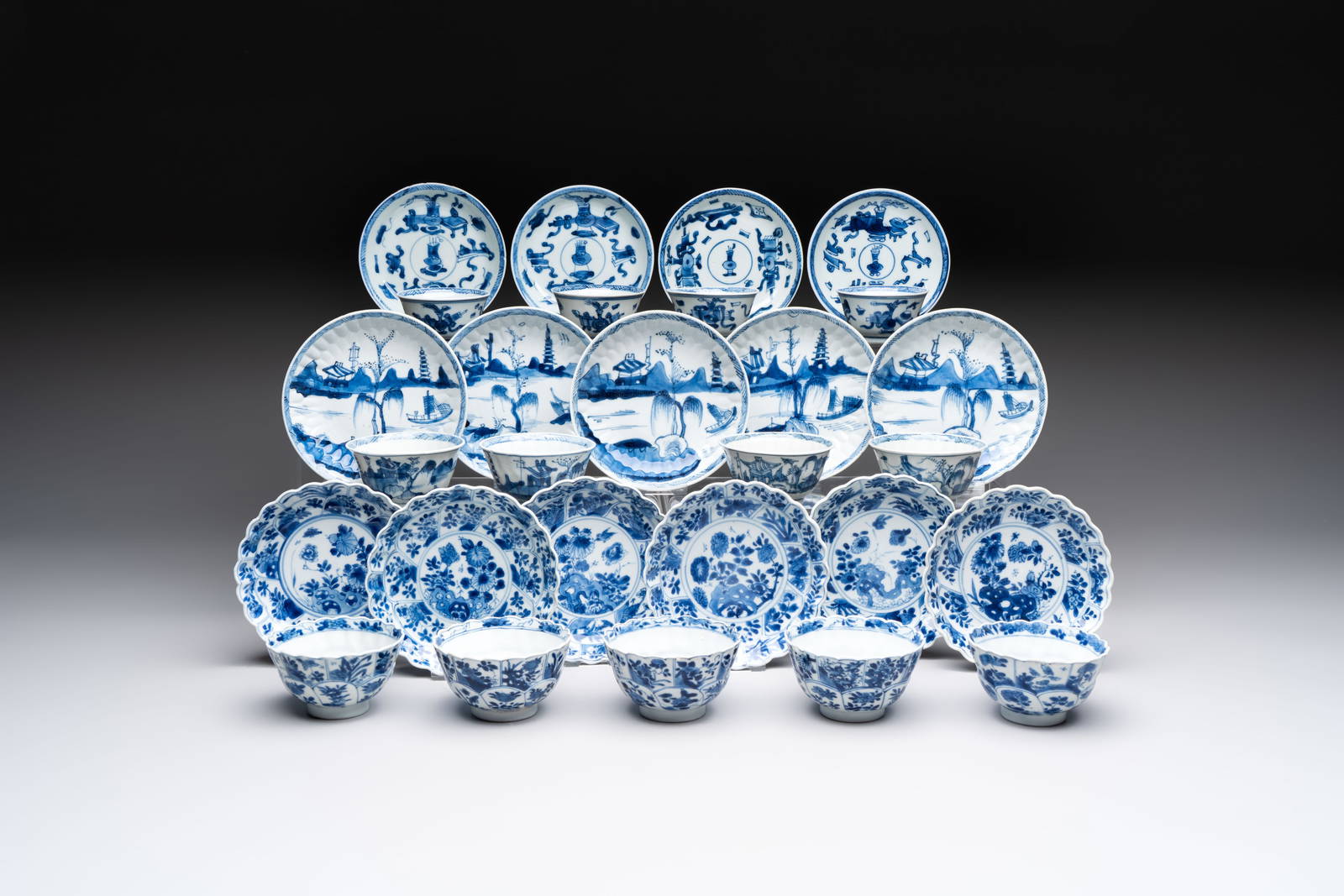 13 Chinese blue and white cups and 15 saucers, Kangxi