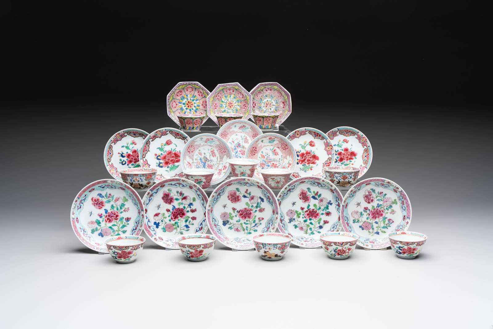 13 Chinese famille rose cups and 15 saucers, Yongzheng/Qianlong
