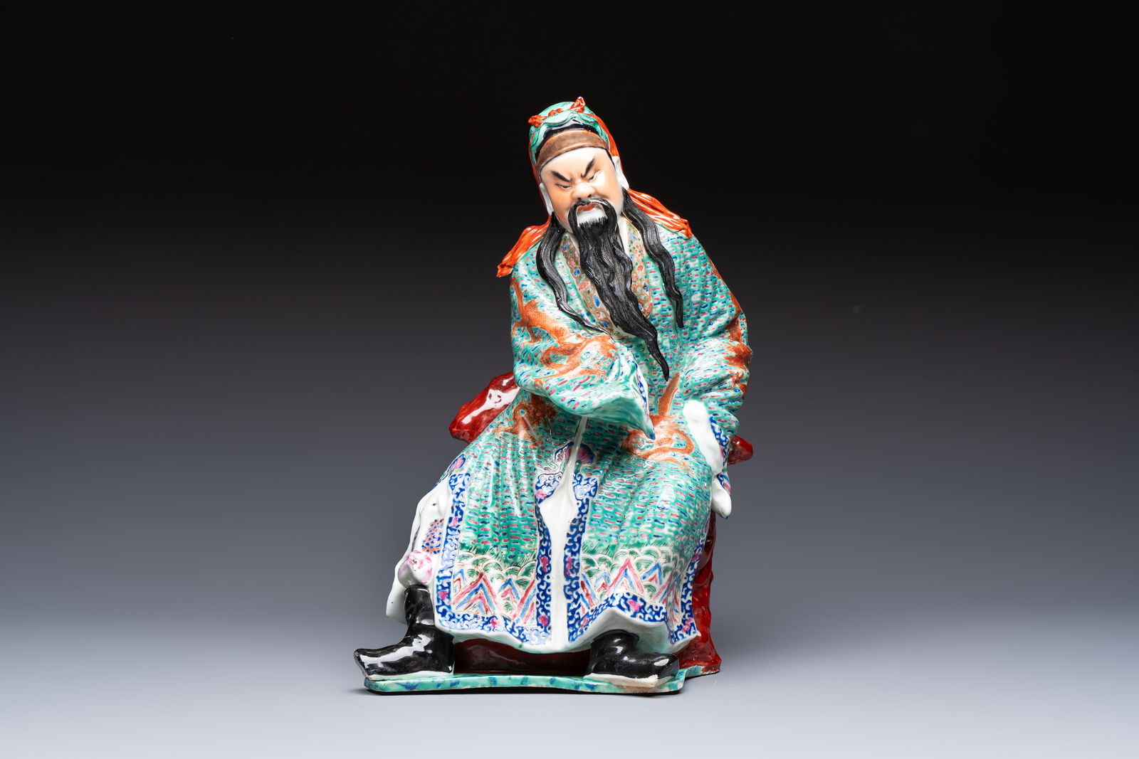 A Chinese famille rose figure of Guandi, 19/20th C. (1 of 6)