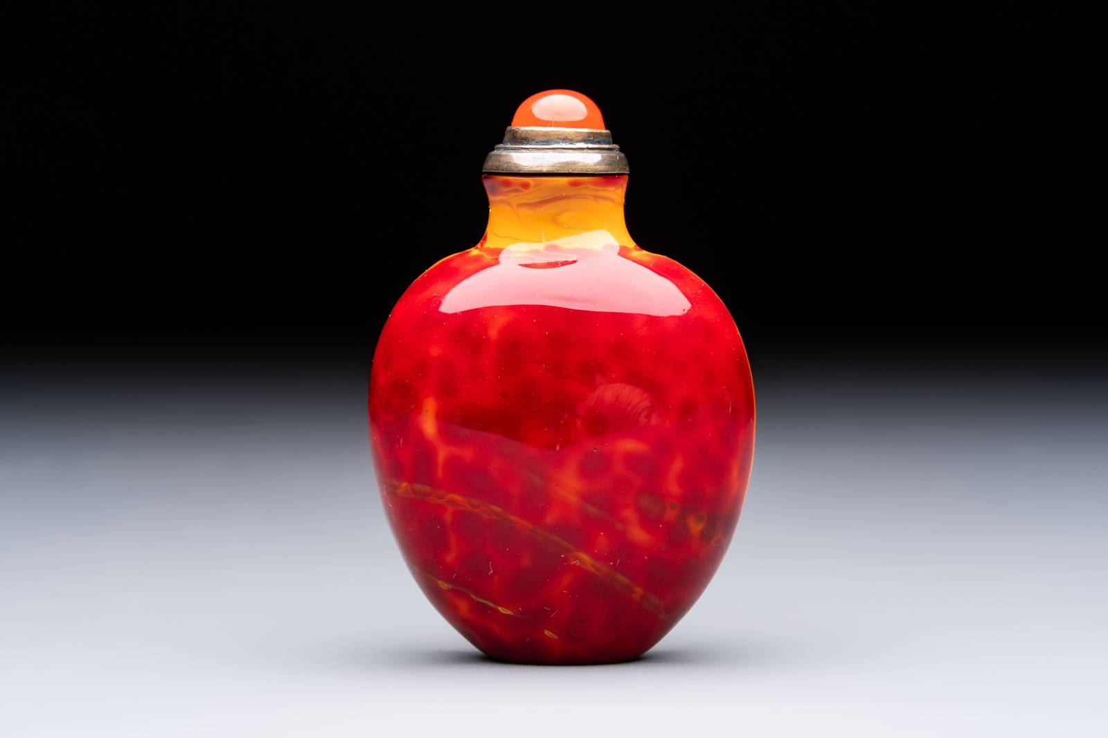 A Chinese 'Realgar Dragon' glass snuff bottle, 1720-1840