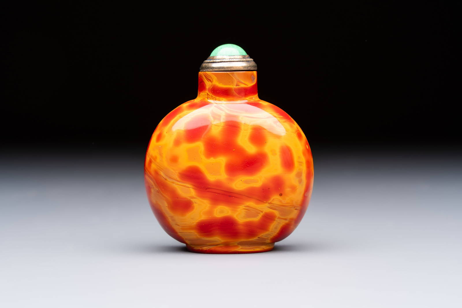 A Chinese 'Fired Up' glass snuff bottle, 1720-1840