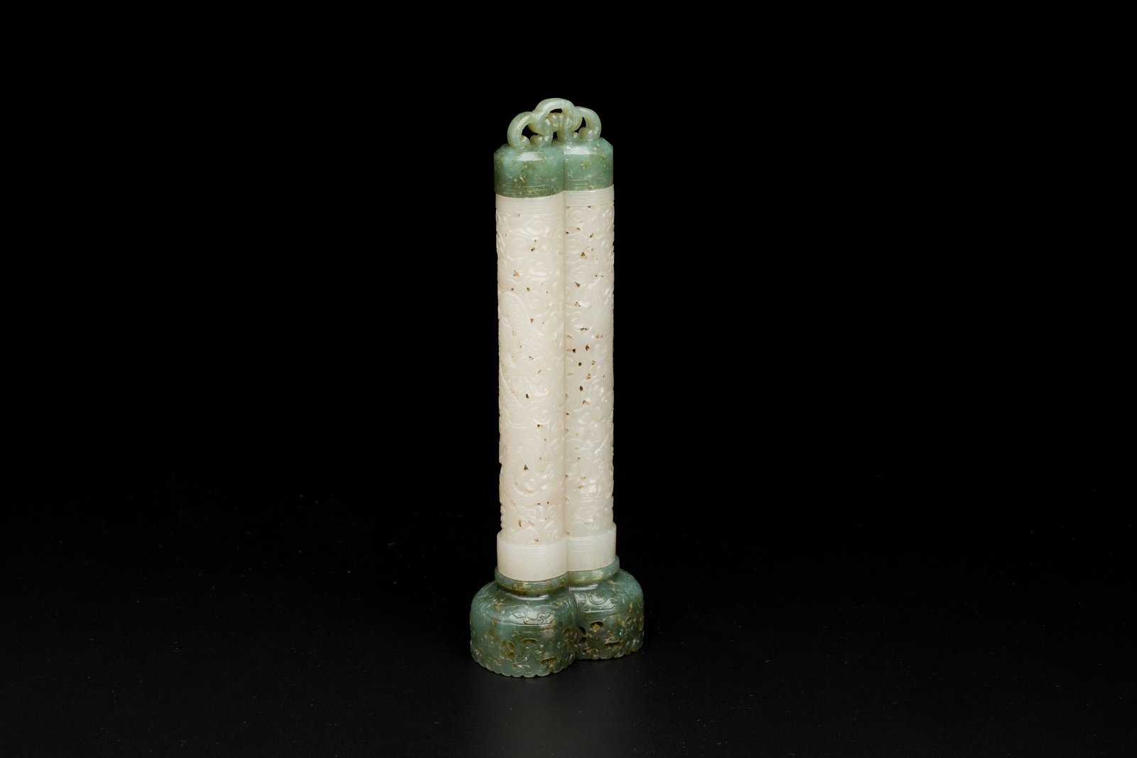A Chinese reticulated white jade parfumier with spinach-green jade cover and base, Qing: A Chinese reticulated white jade parfumier with spinach-green jade cover and base, Qing H.: 16,5 cm (total height) Weight: 189 grams Provenance: - A Dutch private collection.