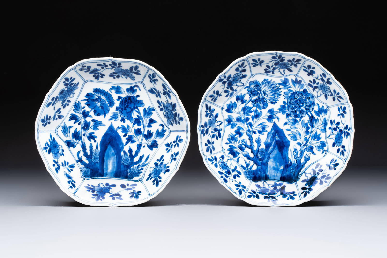 A pair of Chinese blue and white plates with floral design, Ding mark, Kangxi