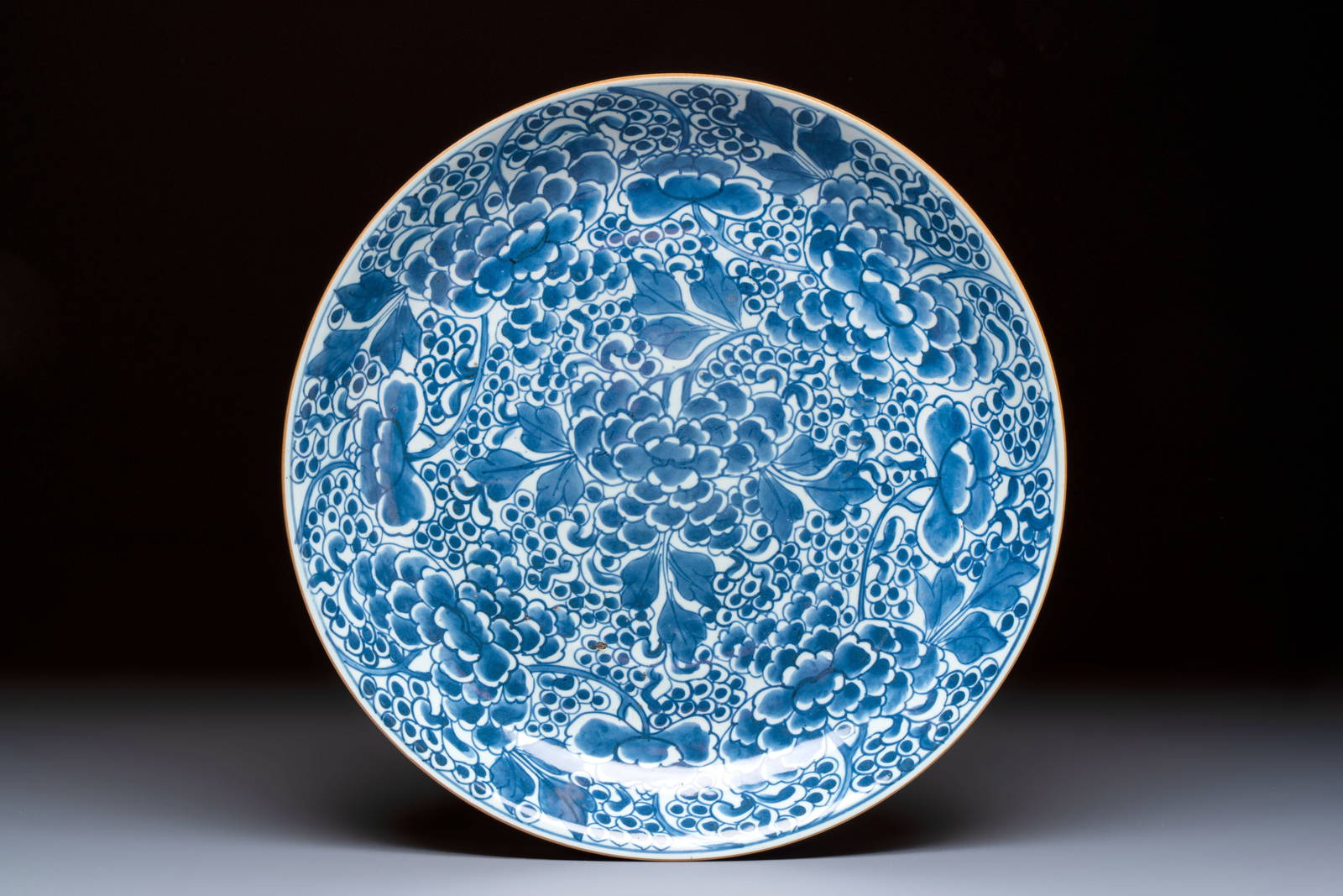 A Chinese blue and white dish with floral design, Kangxi