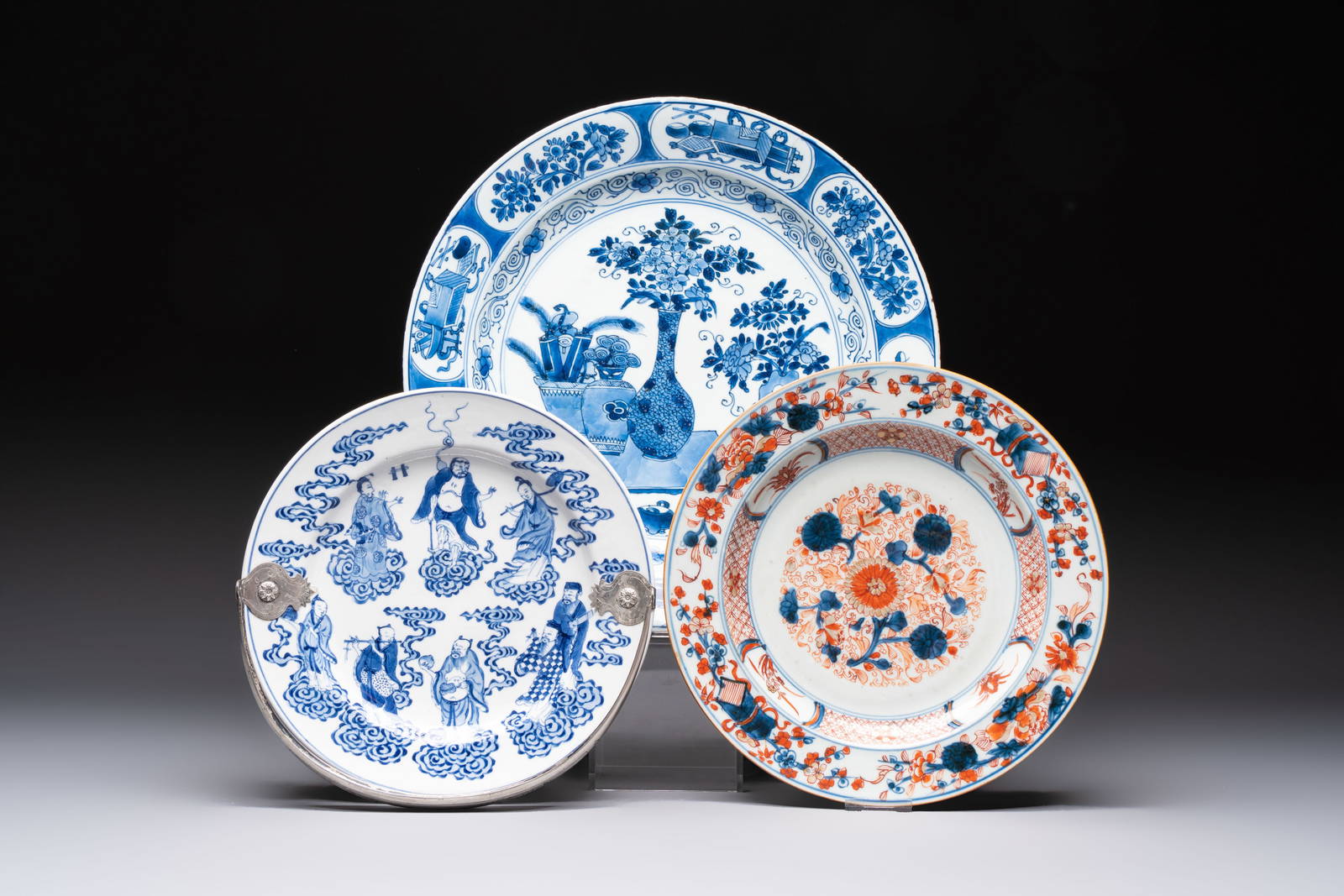 Three Chinese blue, white and Imari-style plates, Xuande and Zhi mark, Kangxi and later