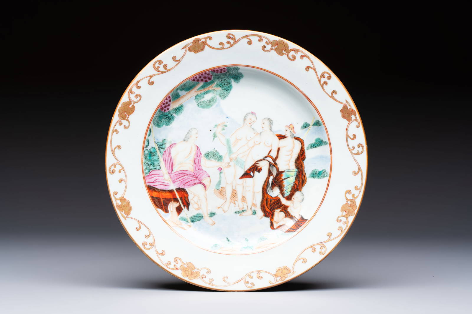 A Chinese famille rose 'The Judgement of Paris' plate, Qianlong