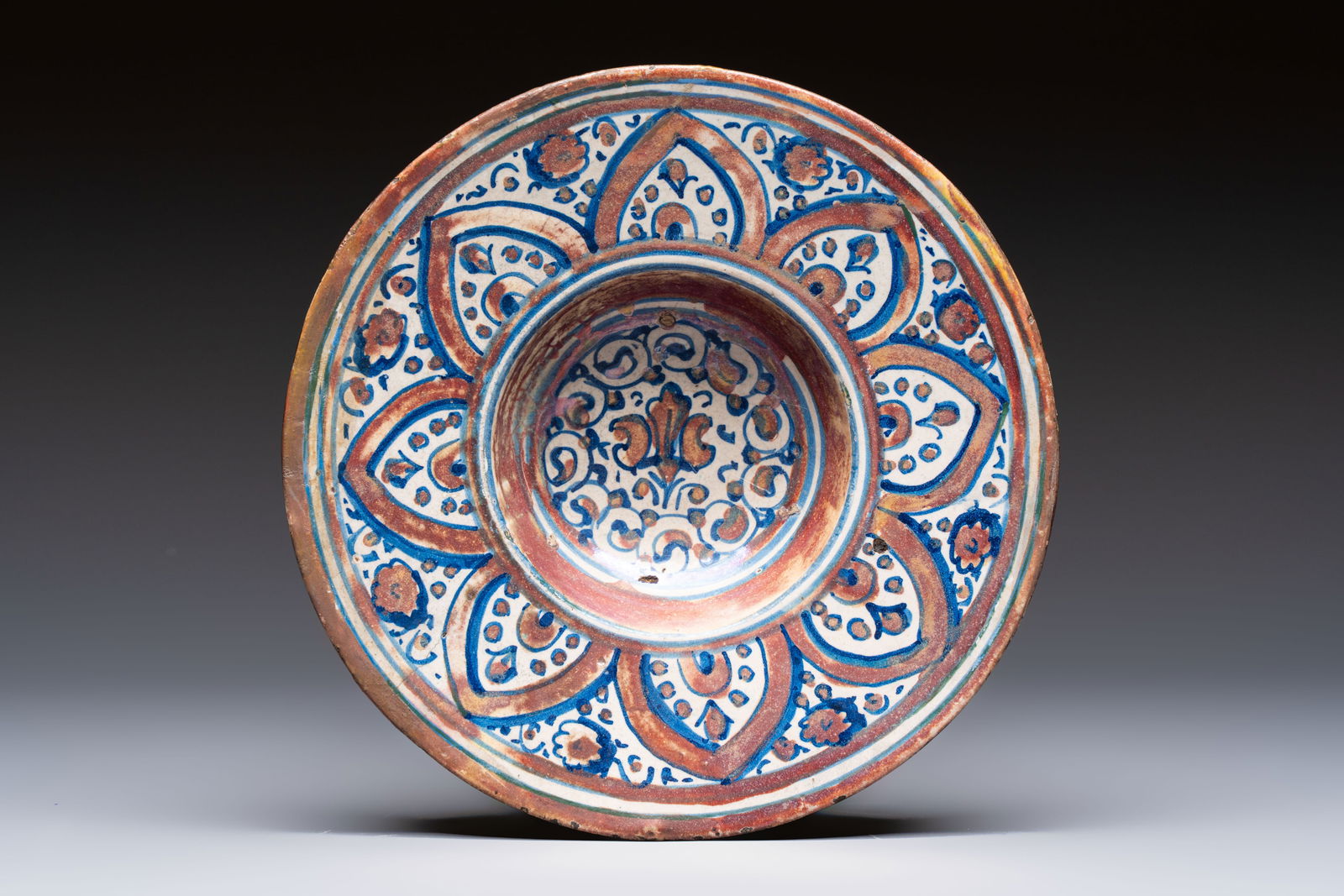 An Italian maiolica lustreware deep plate, Gubbio, 16th C.: An Italian maiolica lustreware deep plate, Gubbio, 16th C. Dia.: 20,8 cm