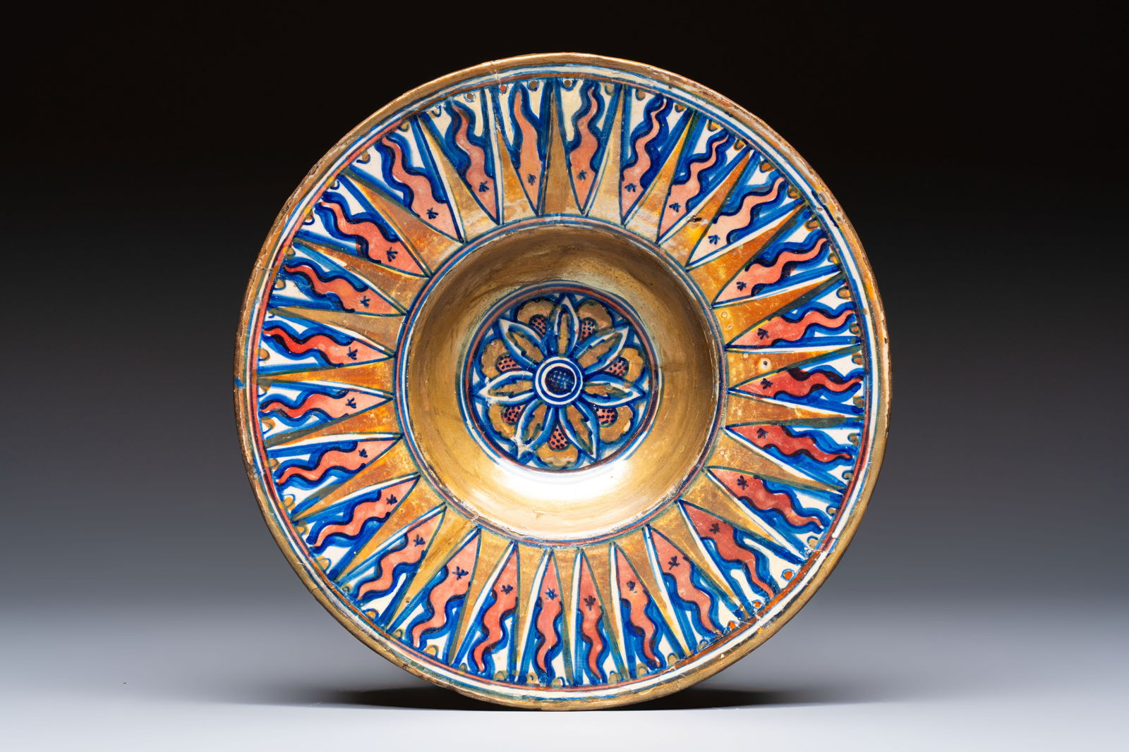 An Italian maiolica lustreware deep plate, Gubbio, 16th C.: An Italian maiolica lustreware deep plate, Gubbio, 16th C. Dia.: 24,5 cm