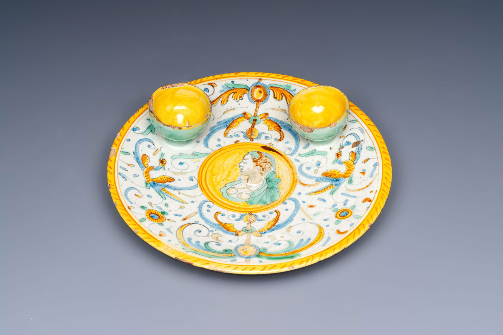 A polychrome Italian maiolica double salt plate, Deruta, 17th C.: A polychrome Italian maiolica double salt plate, Deruta, 17th C. Dia.: 20,7 cm