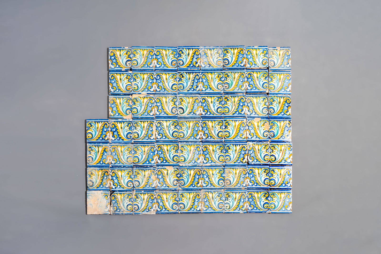 A collection of 60 polychrome 'Palmette' tiles, Spain or Portugal, 17th C.: A collection of 60 polychrome 'Palmette' tiles, Spain or Portugal, 17th C. Dim.: ca. 14 x 14 x 1,6 cm