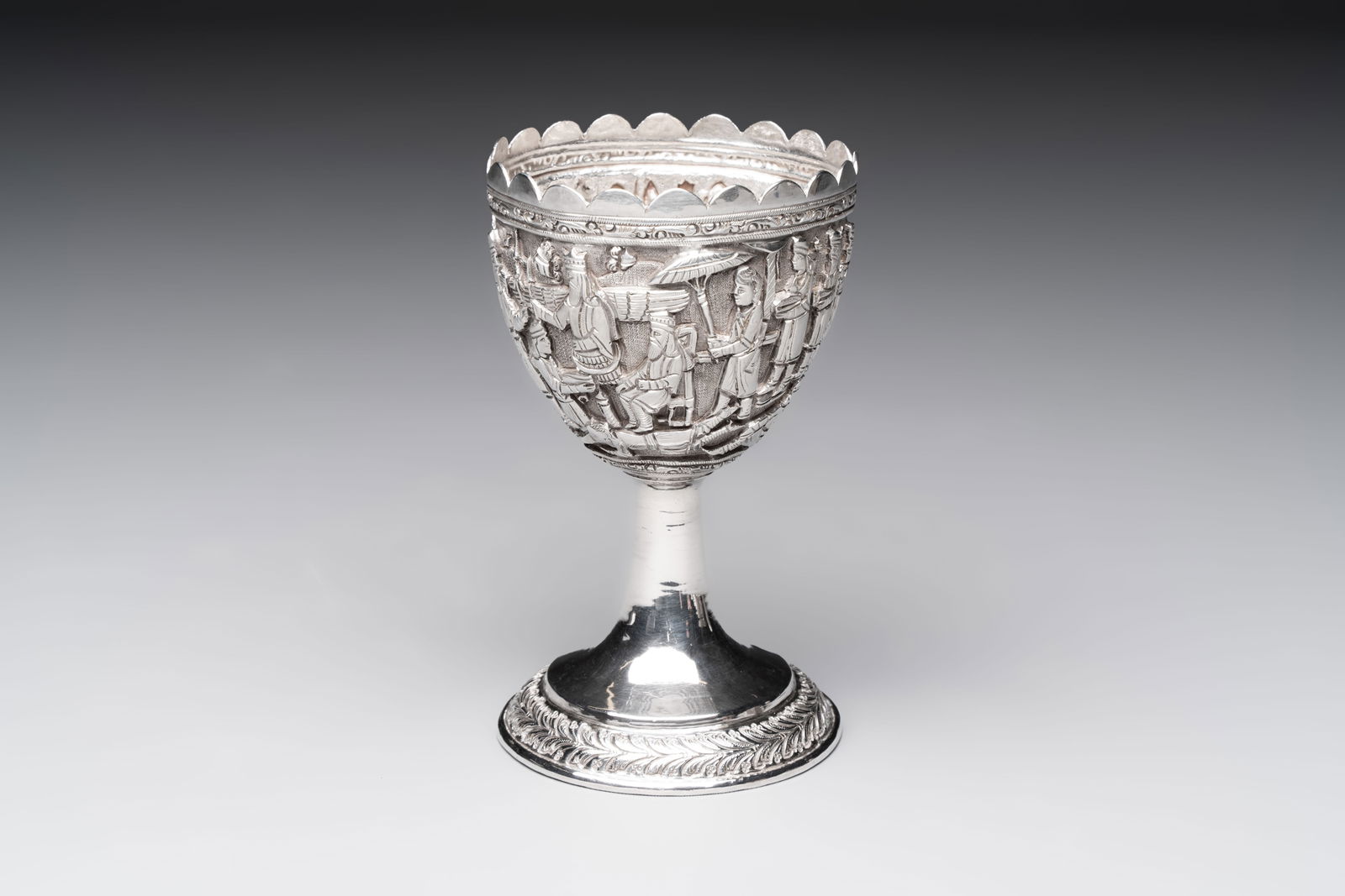 A silver repousse goblet, Iran, 20th C.: A silver repousse goblet, Iran, 20th C. Dia.: 7,4 cm - H.: 12,2 cm Weight: 190 grams