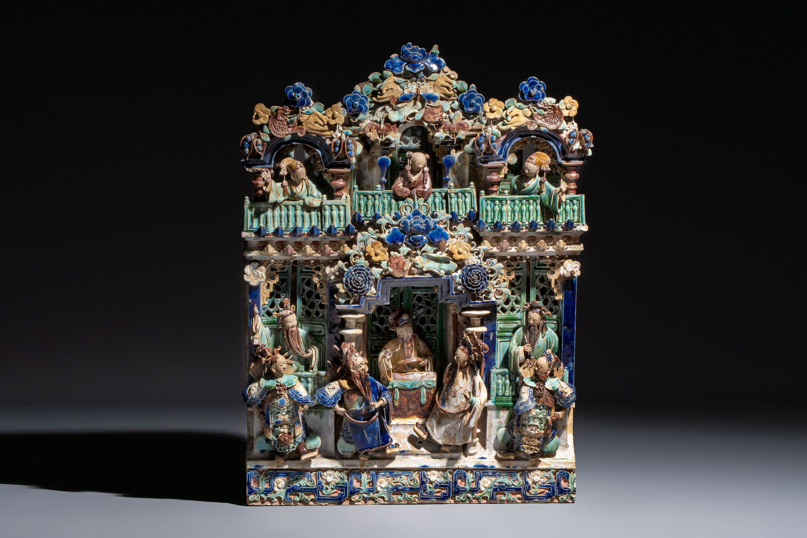 A large and fine Chinese polychrome-glazed Shiwan stoneware group of immortals, 19th C.: A large and fine Chinese polychrome-glazed Shiwan stoneware group of immortals, 19th C. Dim.: 64,5 x 90 x 32 cm