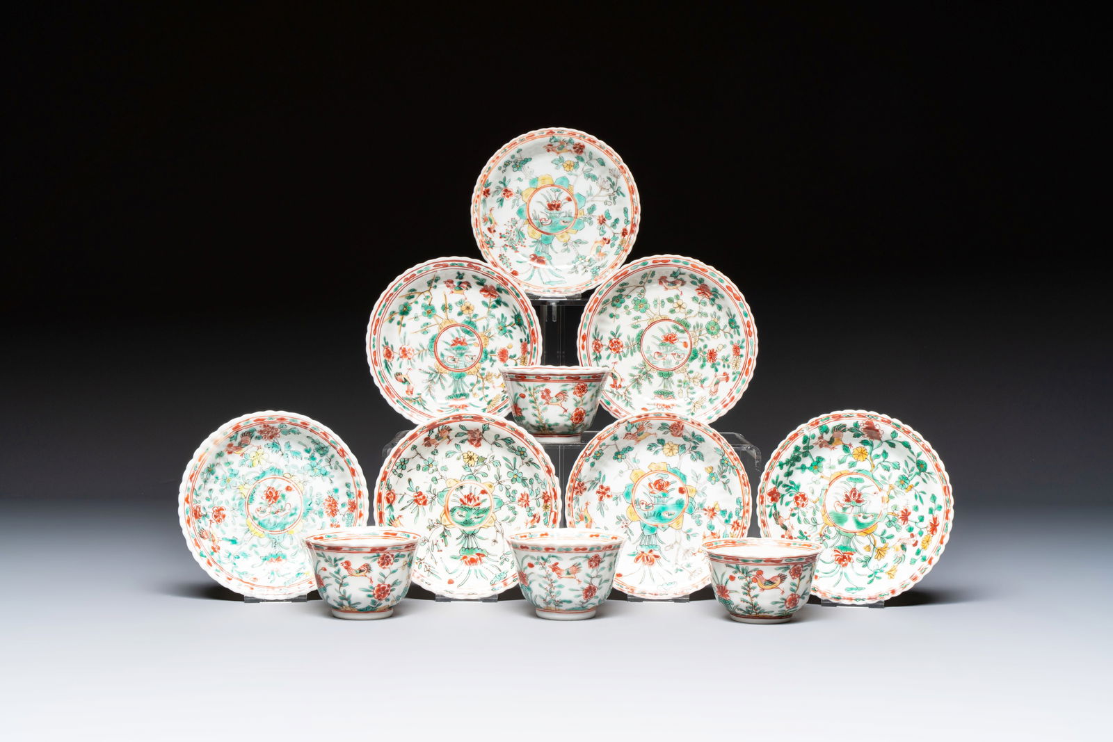 Four Chinese famille verte cups and seven saucers, 19th C.: Four Chinese famille verte cups and seven saucers, 19th C. Dia.: 12,5 cm (the saucers) Dia.: 7,9 cm - H.: 5,4 cm (the cups)
