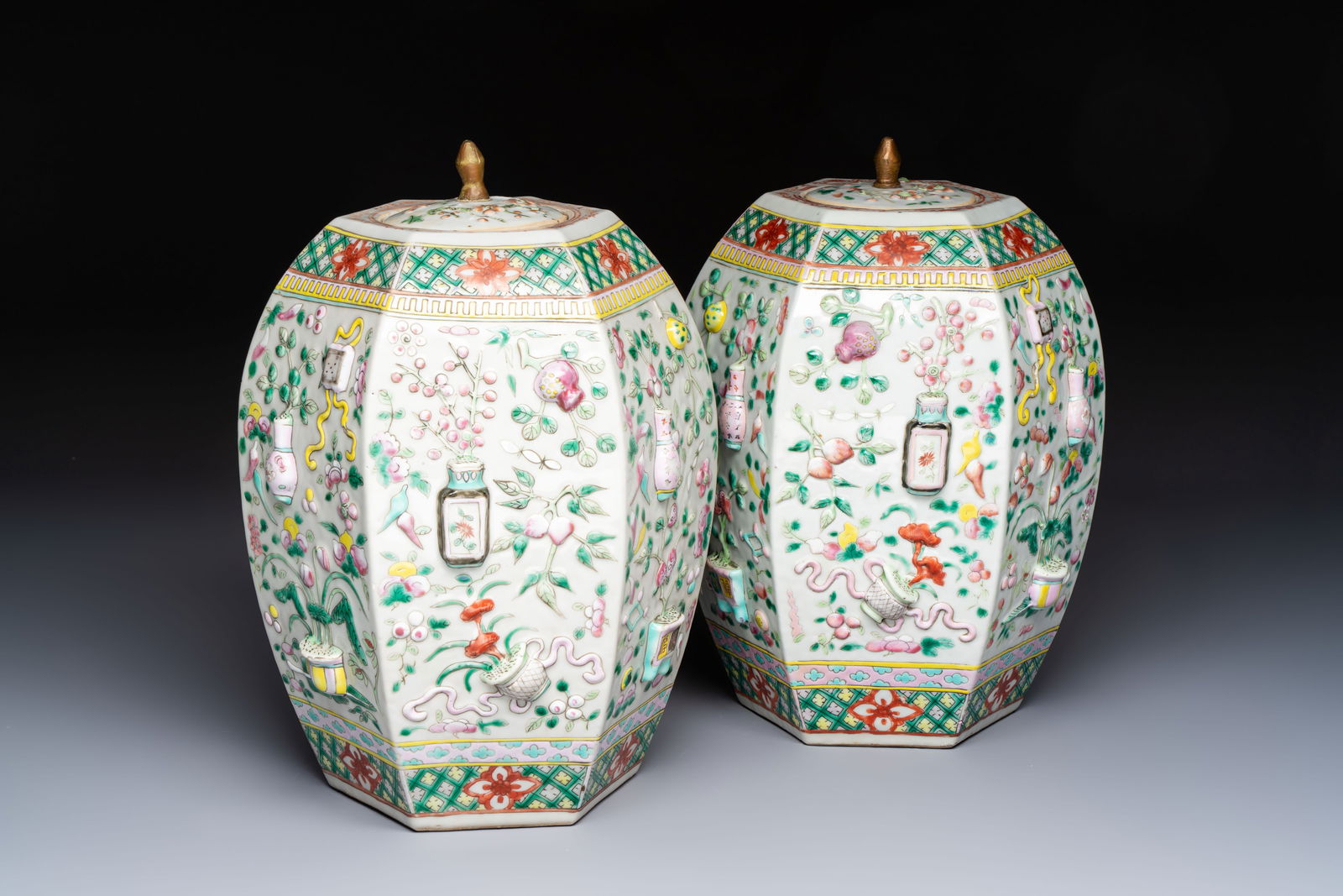 A pair of Chinese famille rose 'Antiquities' vases and covers, 19th C. (1 of 7)