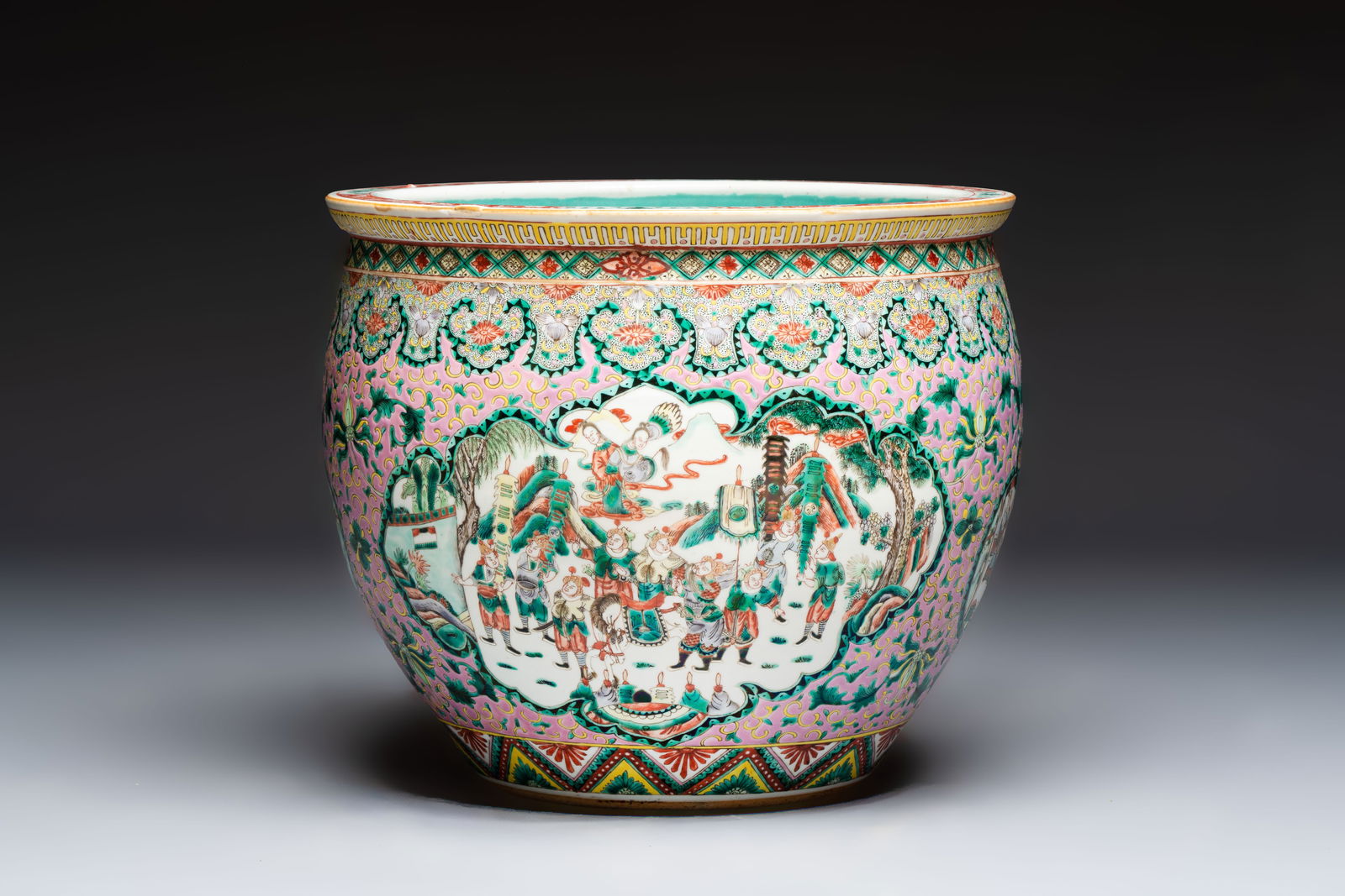 A Chinese famille verte pink-ground scroll pot with narrative design, 19th C.: A Chinese famille verte pink-ground scroll pot with narrative design, 19th C. Dia.: 41 cm - H.: 35,4 cm