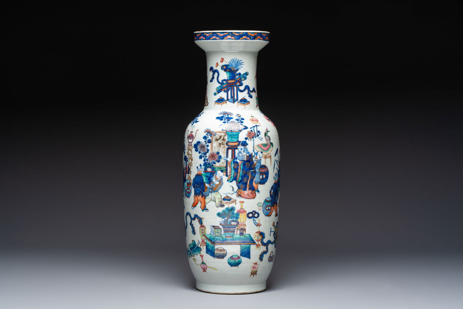 A Chinese doucai and famille rose rouleau vase with figures among antiquities, 19th C. (1 of 6)