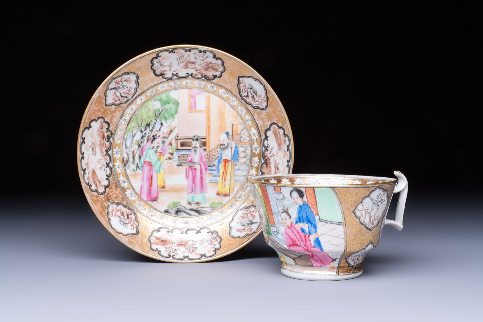 A Chinese Canton famille rose 'Rockefeller Pattern' cup and saucer, 19th C.: A Chinese Canton famille rose 'Rockefeller Pattern' cup and saucer, 19th C. Dia.: 14,6 cm (the saucer) L.: 10,7 cm - H.: 6,2 cm (the cup)