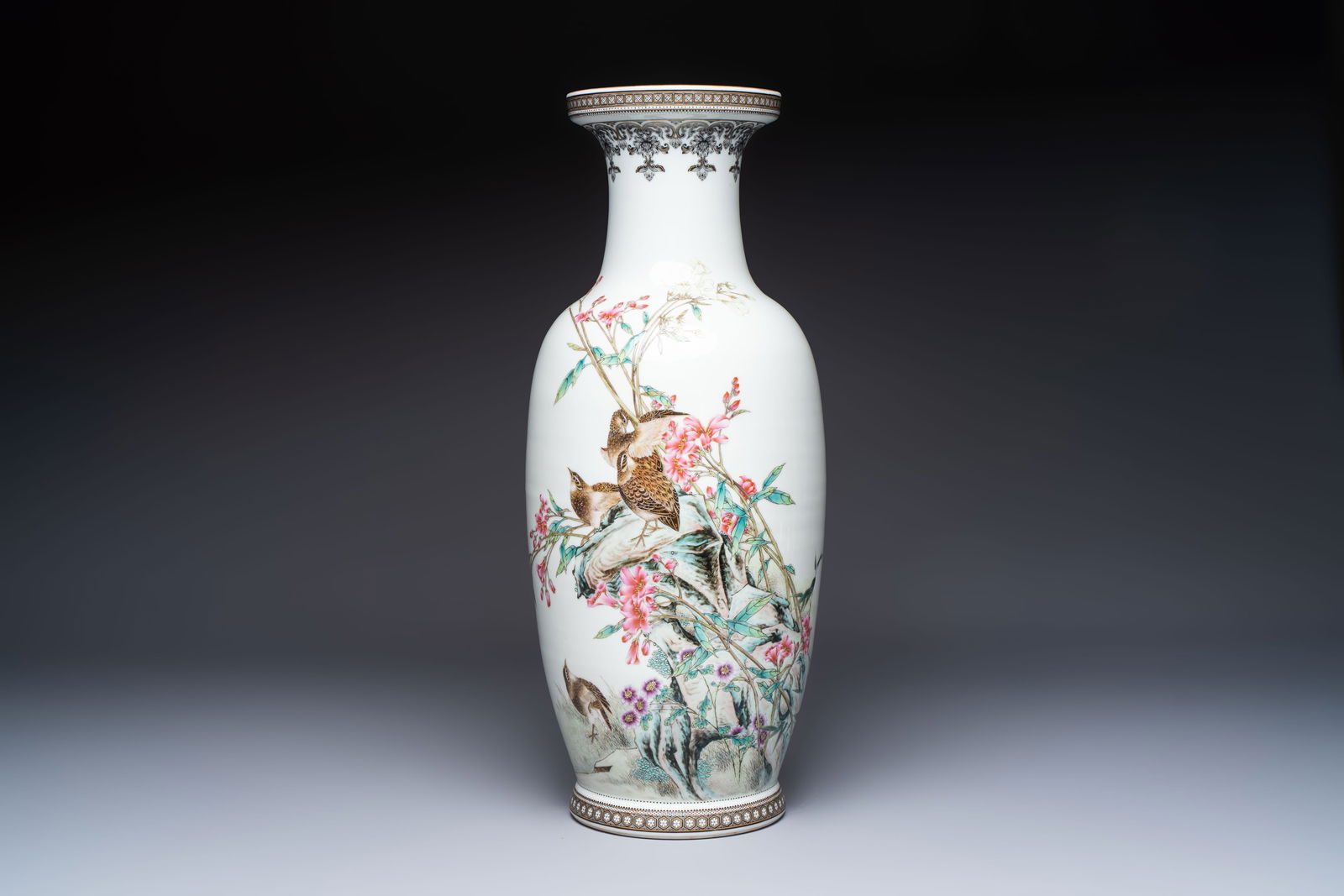 A fine Chinese famille rose 'An Ju Le Ye' vase, Gong Yi seal and Jingdezhen mark, 20th C. (1 of 6)