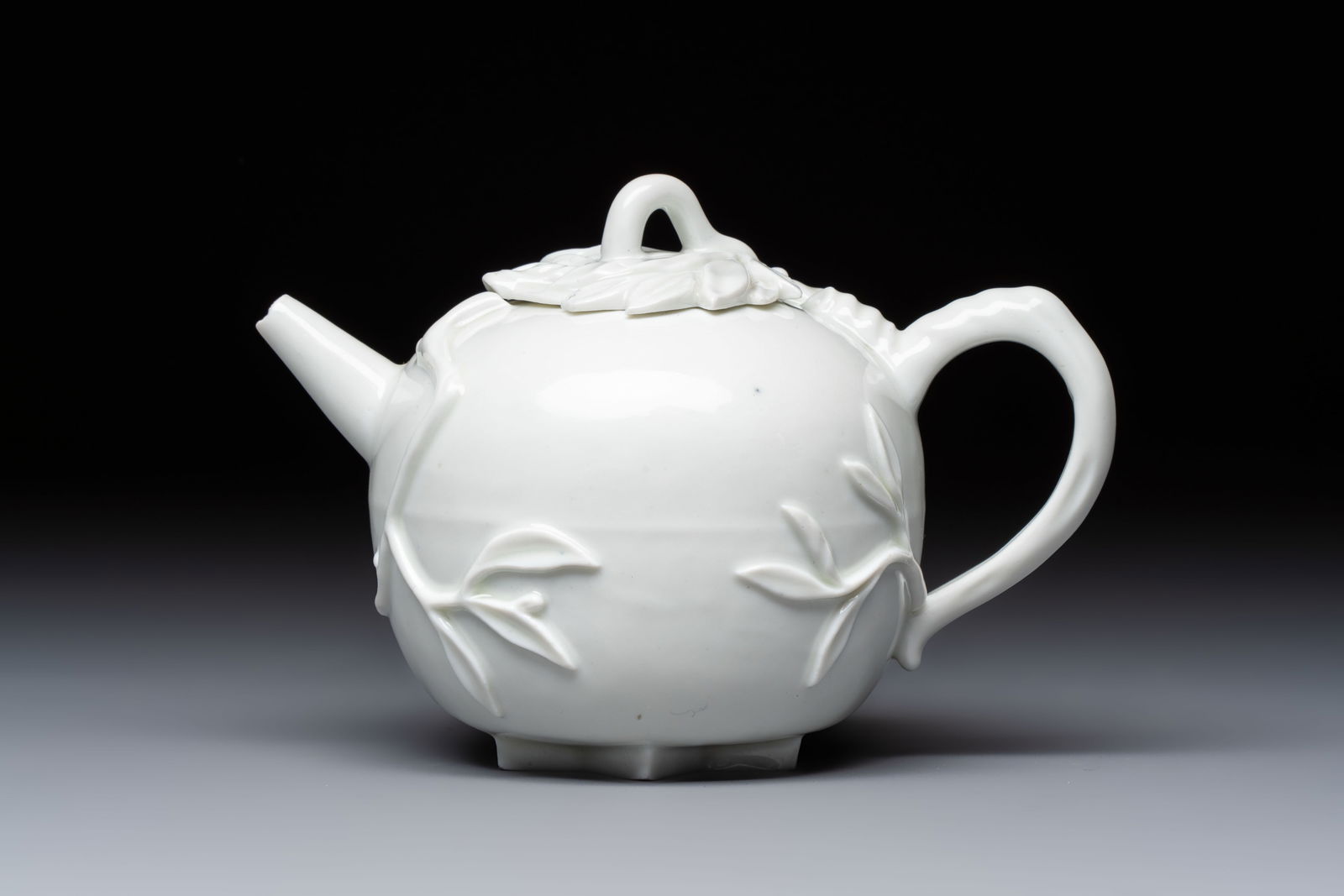 A Chinese Dehua blanc de Chine 'Pomegranate' teapot and cover, Kangxi (1 of 7)