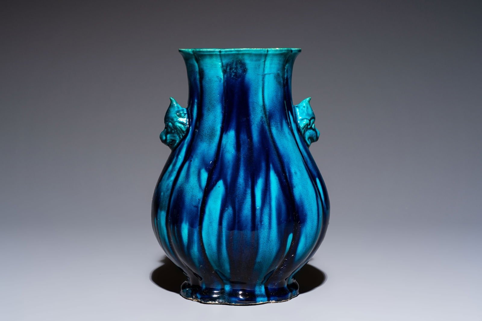 A Chinese archaistic turquoise-glazed 'Hu' vase, 18/19th C.: A Chinese archaistic turquoise-glazed 'Hu' vase, 18/19th C. H.: 26,6 cm Provenance: - The Geoffrey Middle Collection, UK. - Previously from a Swiss private collection. Ref.: - Sotheby's, New York, 26