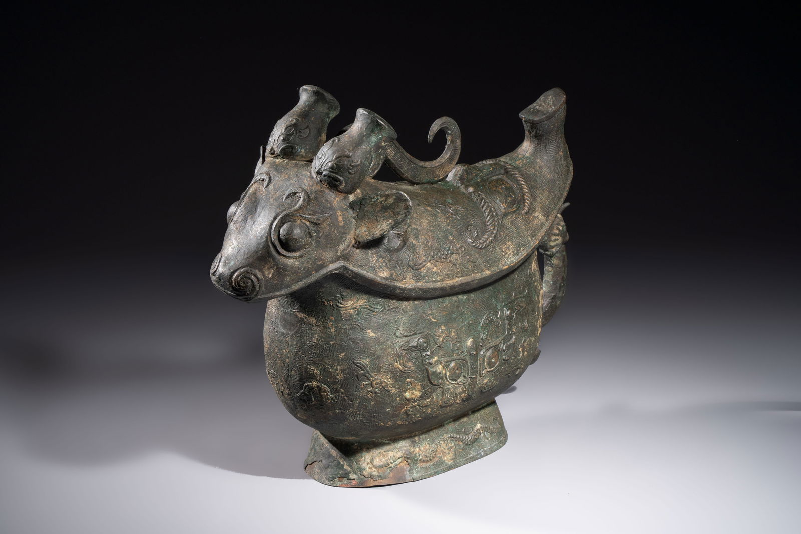 A rare and large Chinese archaistic bronze pouring vessel and cover, Gong, Qing (1 of 8)