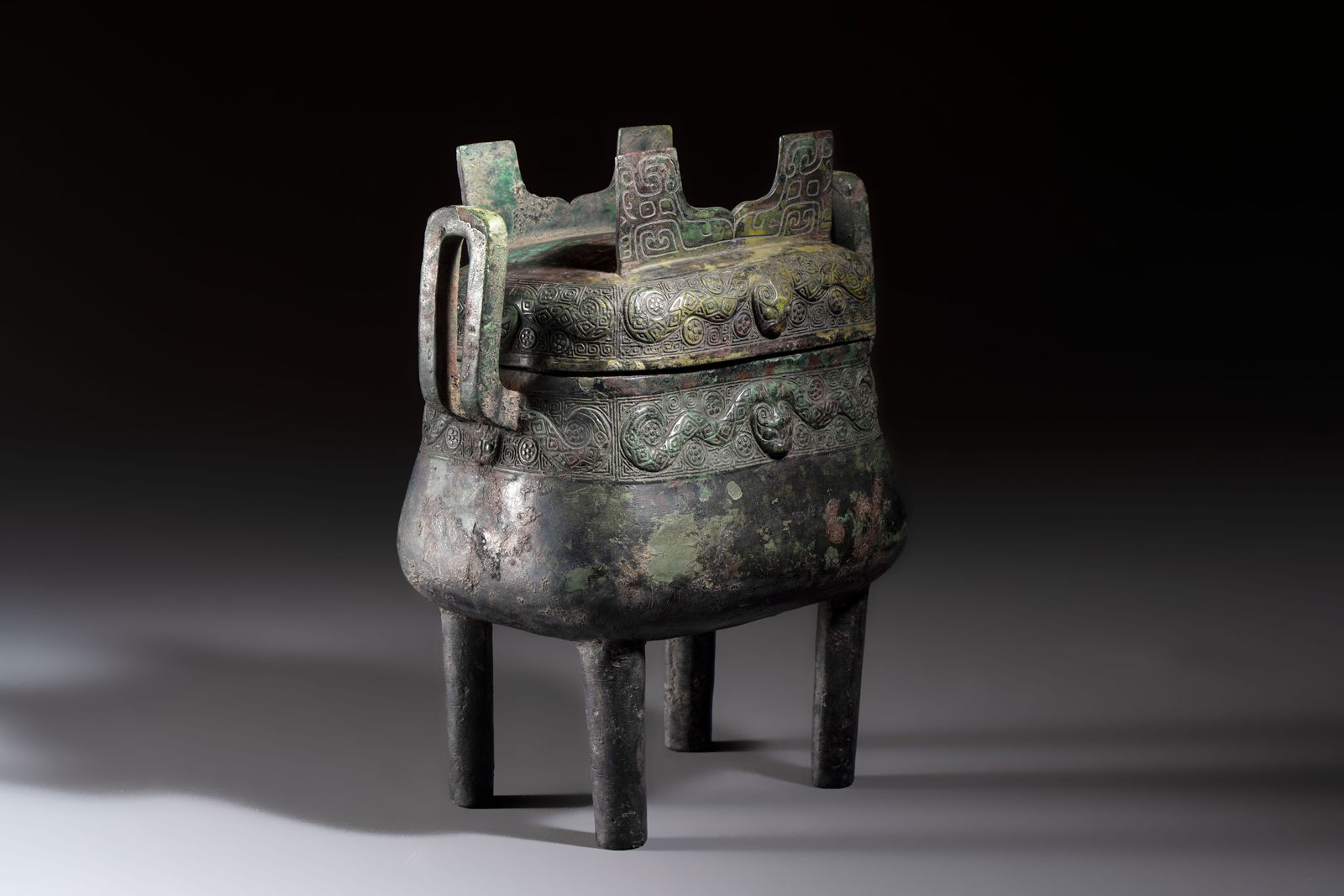 An inscribed Chinese archaic bronze food vessel and cover with double-dragon design, 'Yu Fang Ding', (1 of 8)