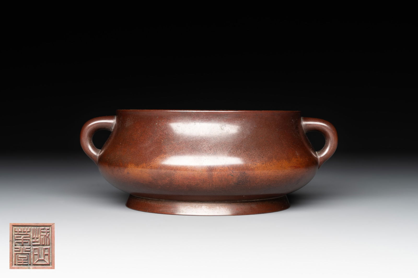 An extremely rare Chinese bronze censer with loop handles, Cheng Qu Mao Tang mark, 17th C. (1 of 7)