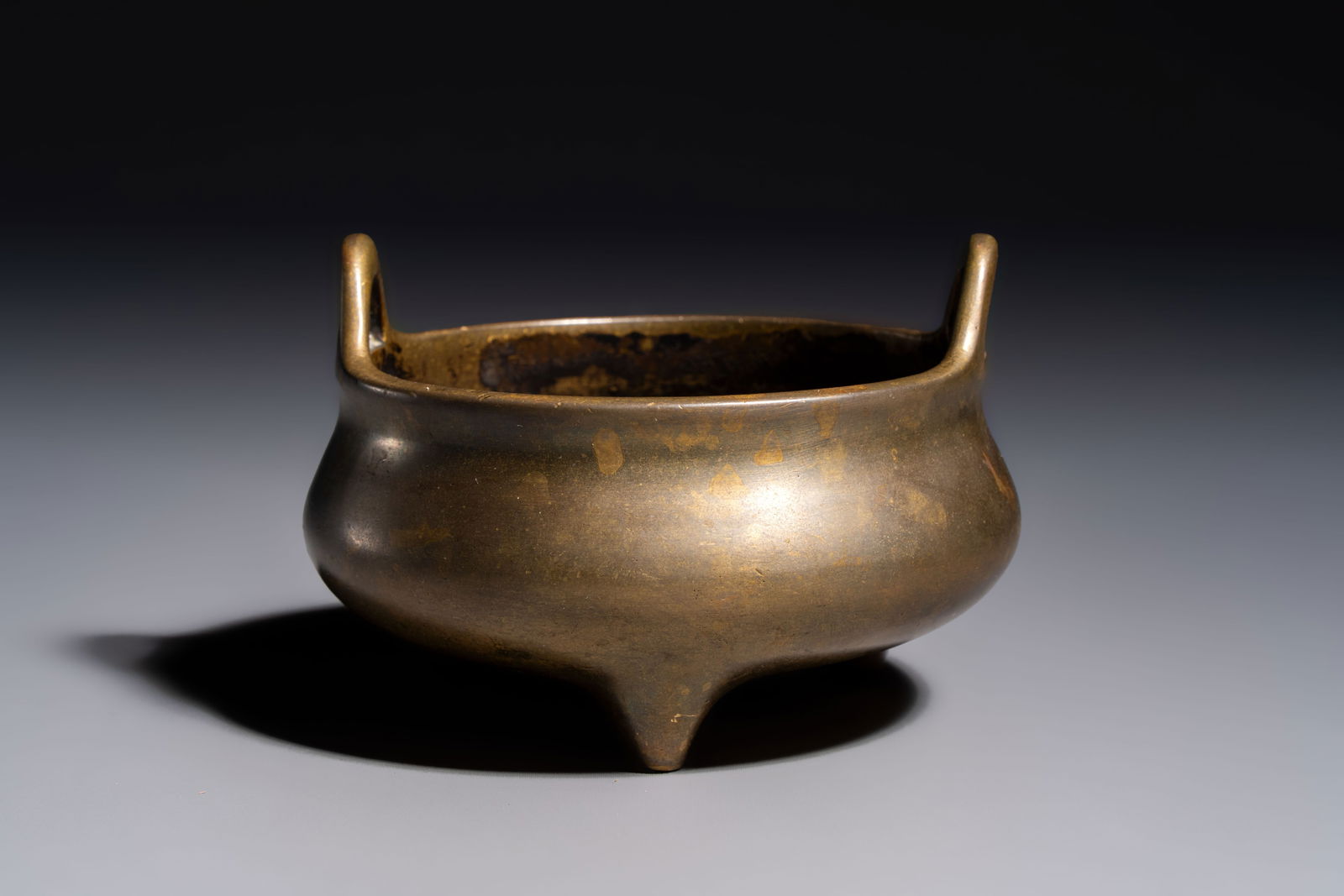 A Chinese bronze two-handled tripod censer, Xuande mark, 19th C. (1 of 7)