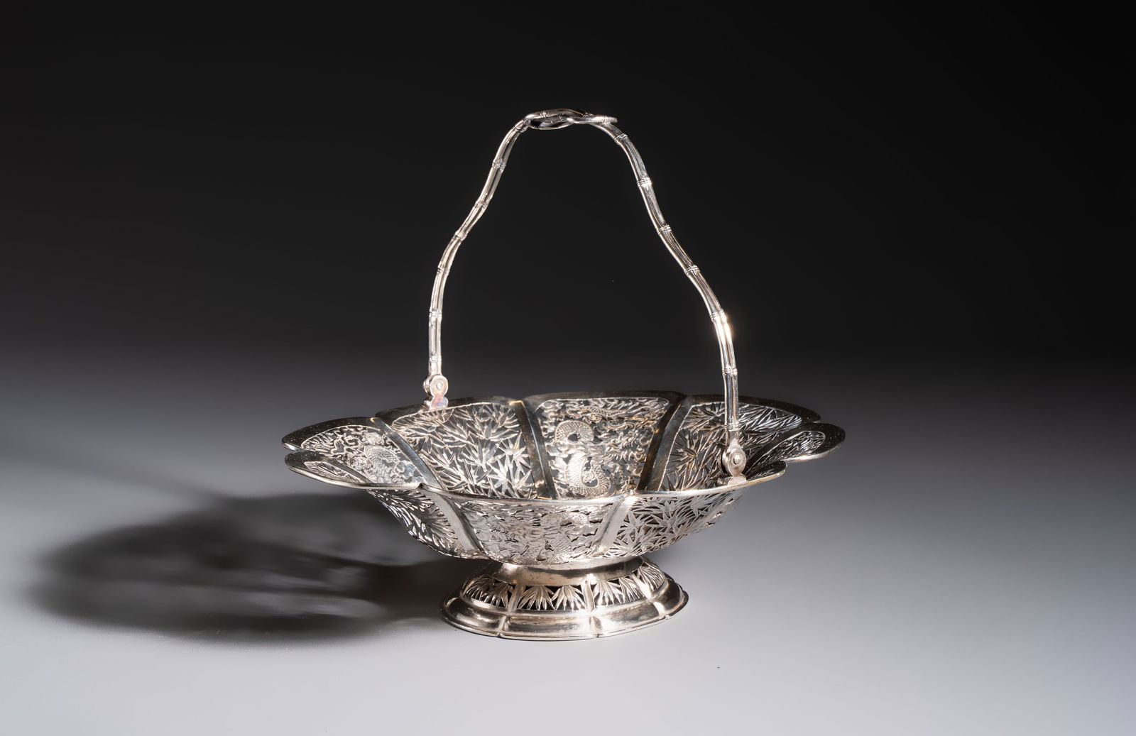 A Chinese silver 'Dragons and Bamboo' basket, Hung Chong mark, 19/20th C. (1 of 7)