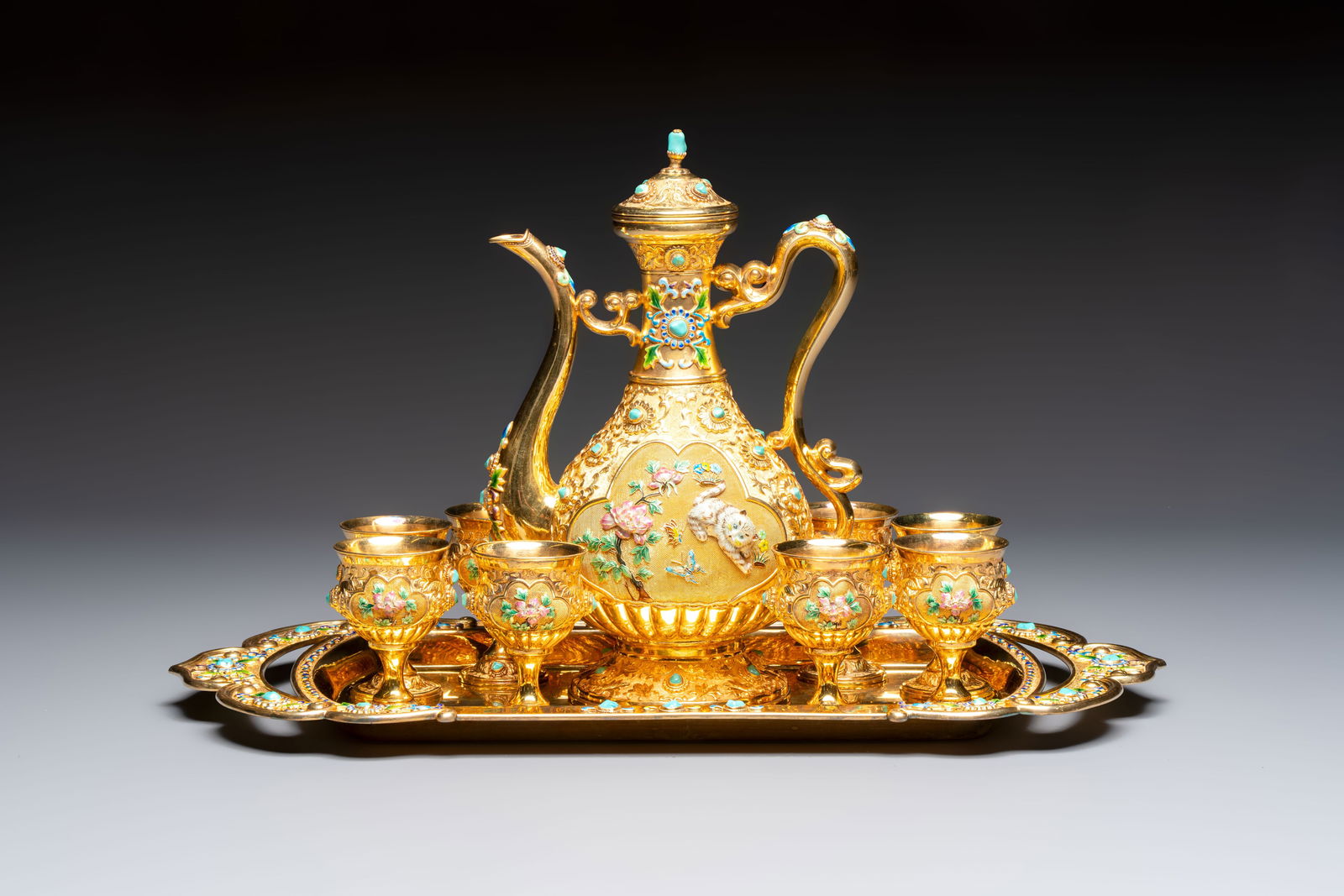 A rare Chinese export precious stone-inset and enamelled gilt-silver coffee set with matching tray,: A rare Chinese export precious stone-inset and enamelled gilt-silver coffee set with matching tray, silver marks, 20th C. Dim.: 50 x 25,5 cm (the tray) L.: 20 cm - H.: 29 cm (the coffee pot, incl. cov