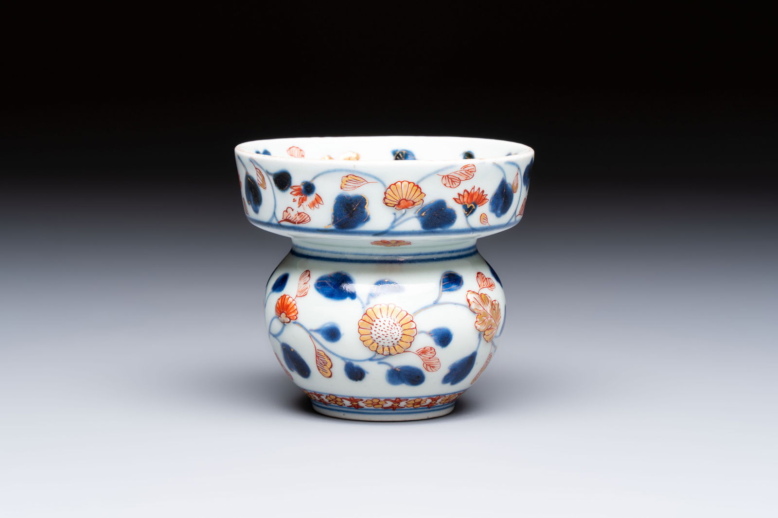 A rare Japanese Imari container or stand with floral design, Edo, early 18th C. (1 of 7)