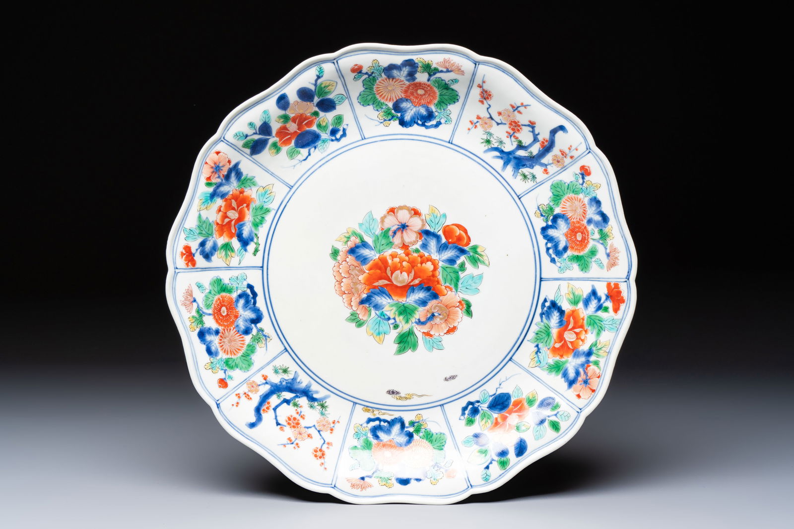 A rare Japanese Ko-Imari Kakiemon-style dish with floral design, possibly for the Chinese market, (1 of 2)