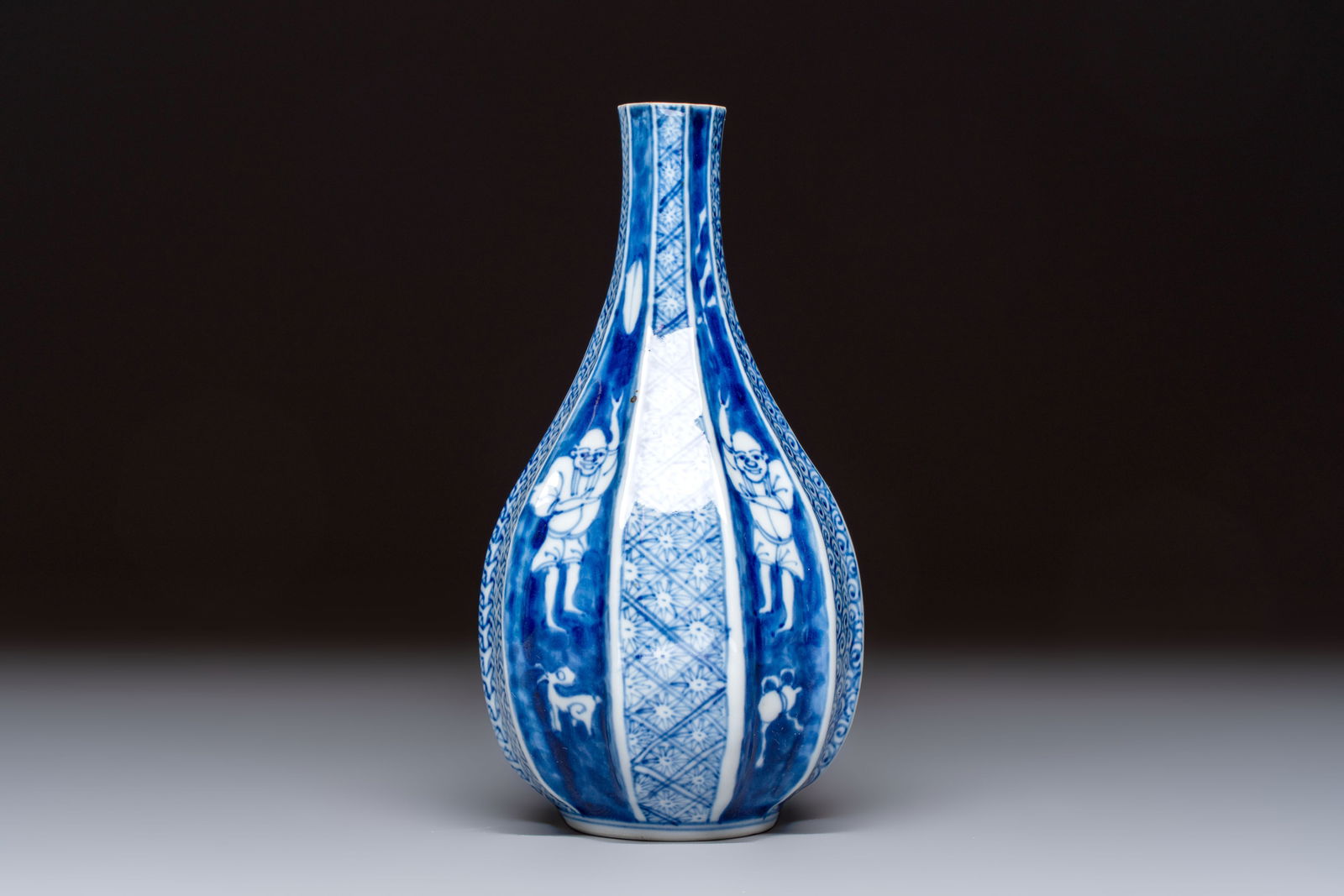 A Japanese blue and white sake bottle with figural design, Meiji, 19th C.: A Japanese blue and white sake bottle with figural design, Meiji, 19th C. H.: 17,8 cm