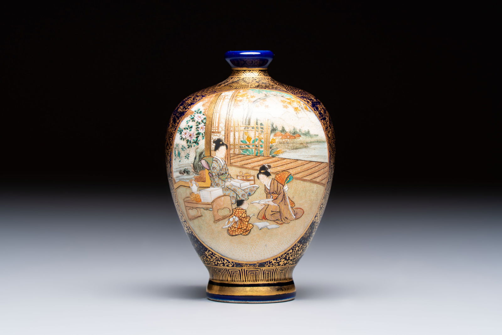 A fine Japanese Satsuma vase, Kinkozan mark, Meiji, 19th C. (1 of 6)