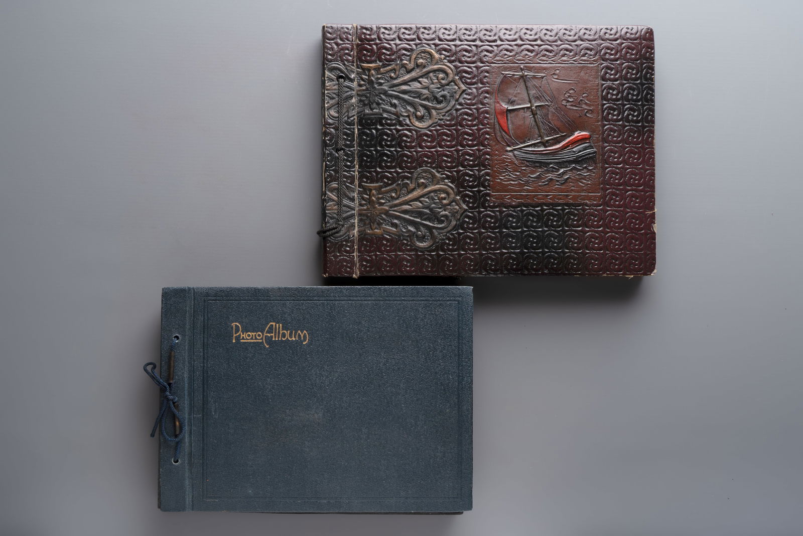 Two albums with travel photographs, postcards, and documentation of a Belgian family travelling (1 of 20)