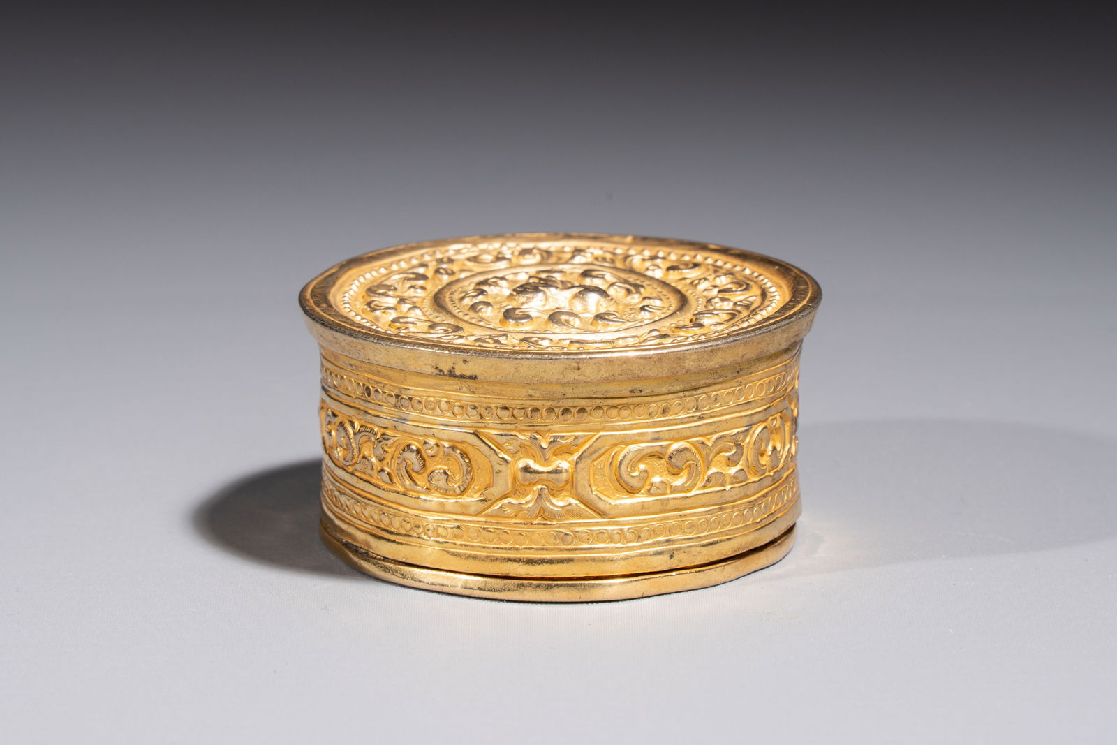 A fine Tibetan gilt-bronze box and cover with repoussé scroll decoration, 18th C. (1 of 7)
