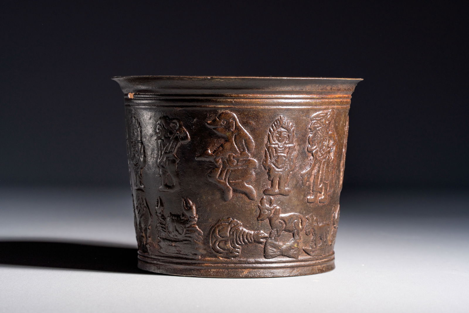 An East Javanese bronze 'Zodiac' bowl, illegibly dated, Majapahit, probably 14th C.: An East Javanese bronze 'Zodiac' bowl, illegibly dated, Majapahit, probably 14th C. Dia.: 14,5 cm - H.: 11 cm Weight: 650 grams