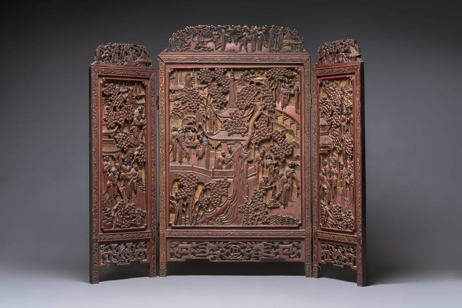 A Chinese carved gilt-lacquered wooden three-panel folding screen with a narrative design, 19/20th (1 of 7)