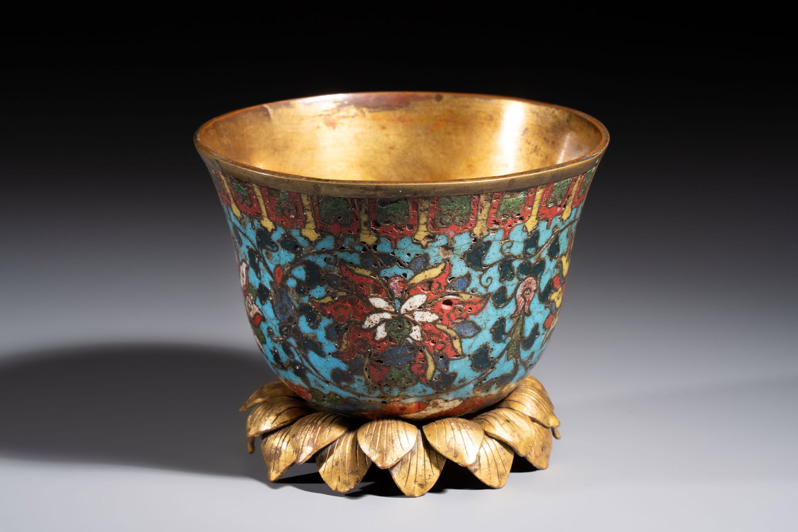 A fine Chinese cloisonné 'Lotus Scroll' bowl, Ming (1 of 7)