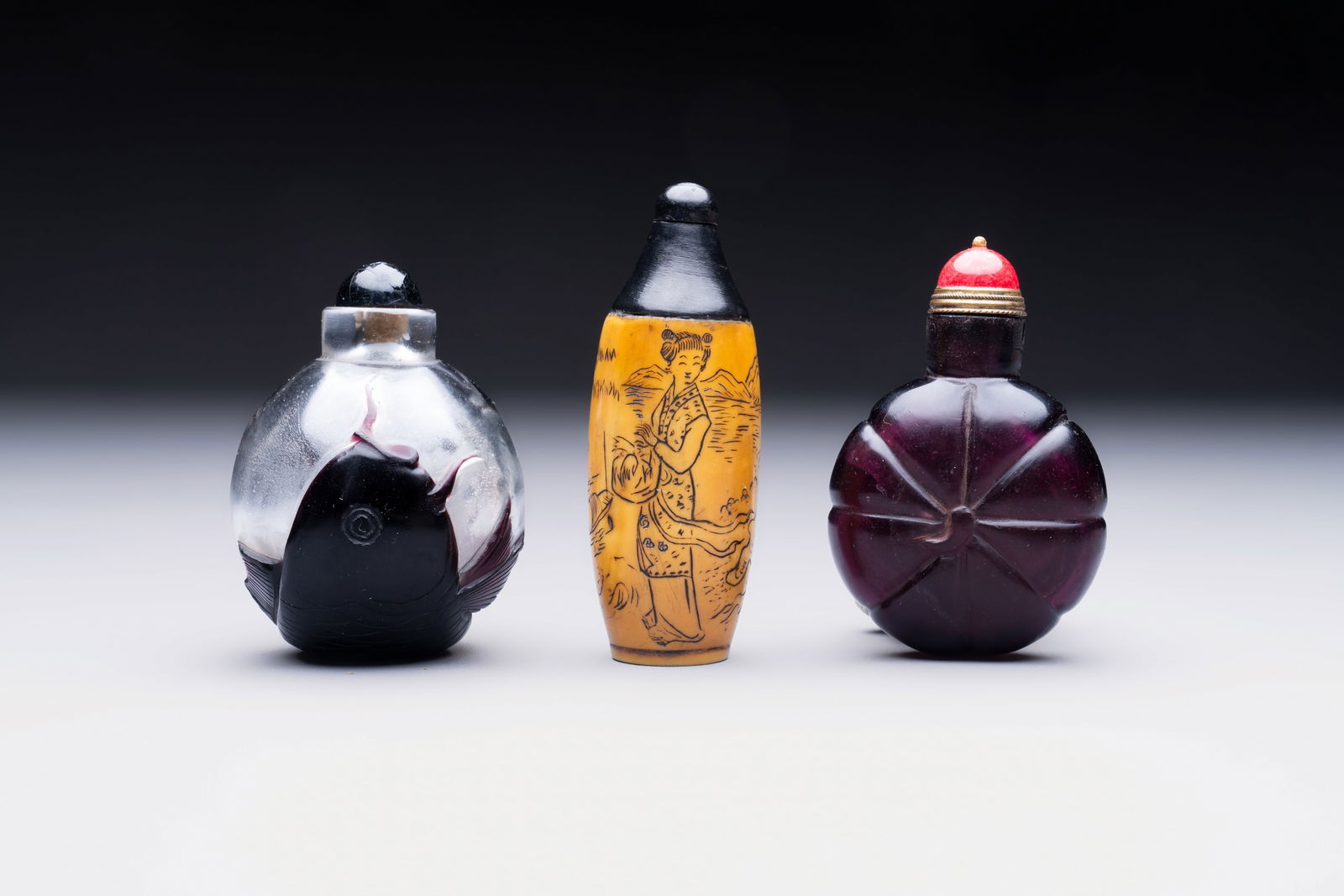 Two Chinese glass snuff bottles and a buffalo bone snuff bottle, Xianfeng mark, 19th C. (1 of 6)