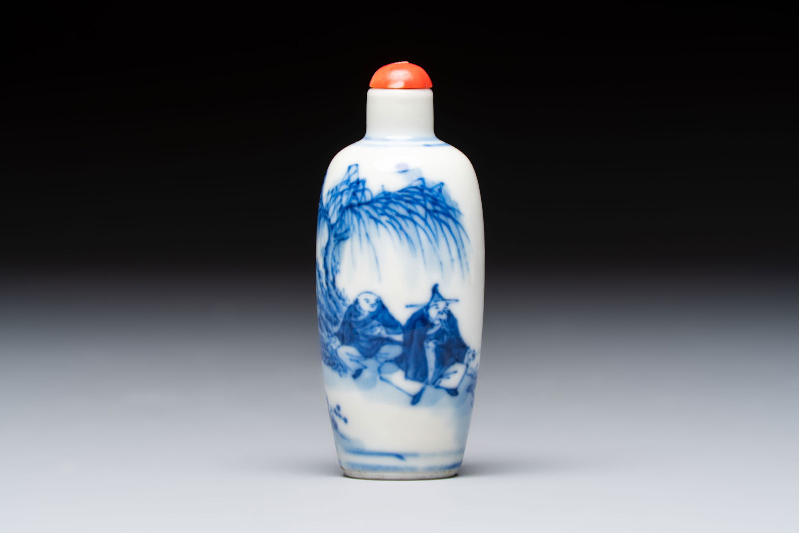 A Chinese blue and white 'Fisherman' snuff bottle, 19th C. (1 of 7)