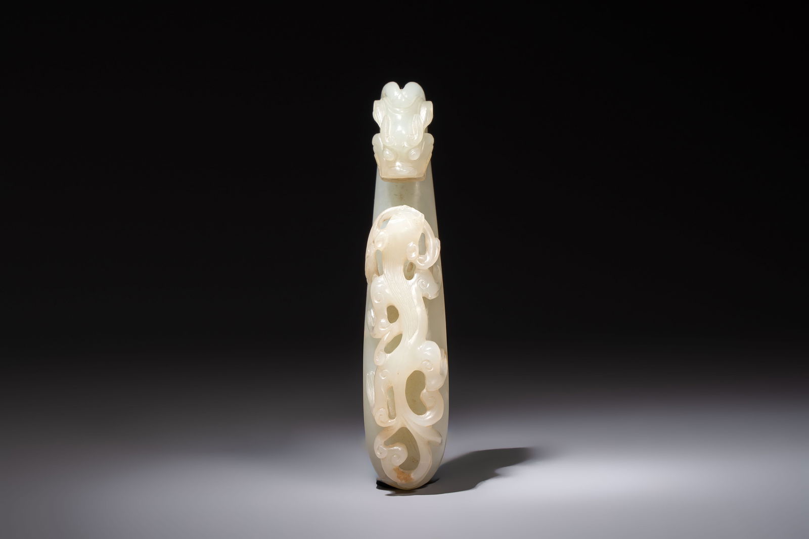 A fine Chinese white jade 'Dragon' belt hook, Qing (1 of 6)