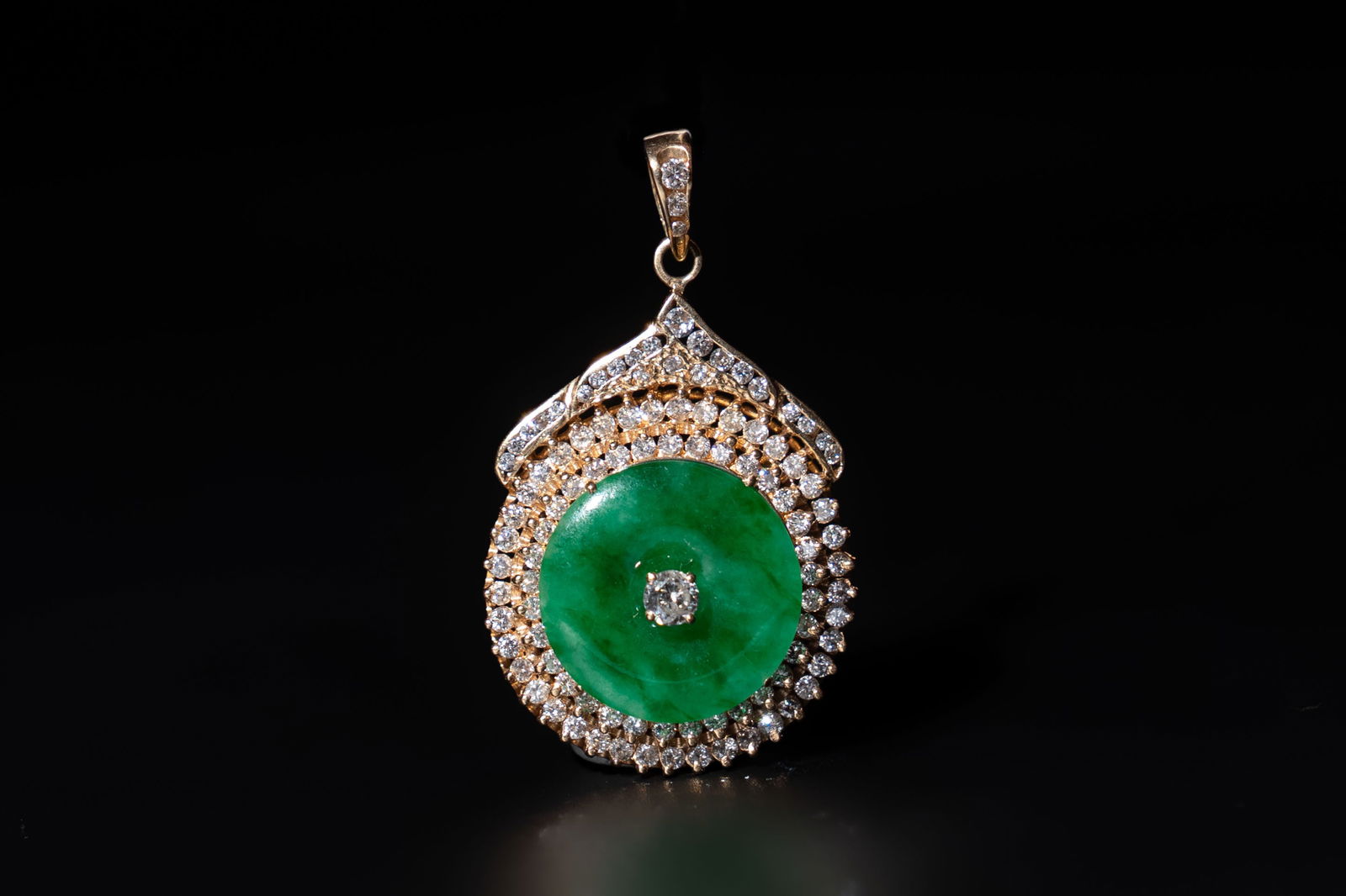 A diamond- and jadeite-inlaid gold pendant, 20th C. (1 of 2)