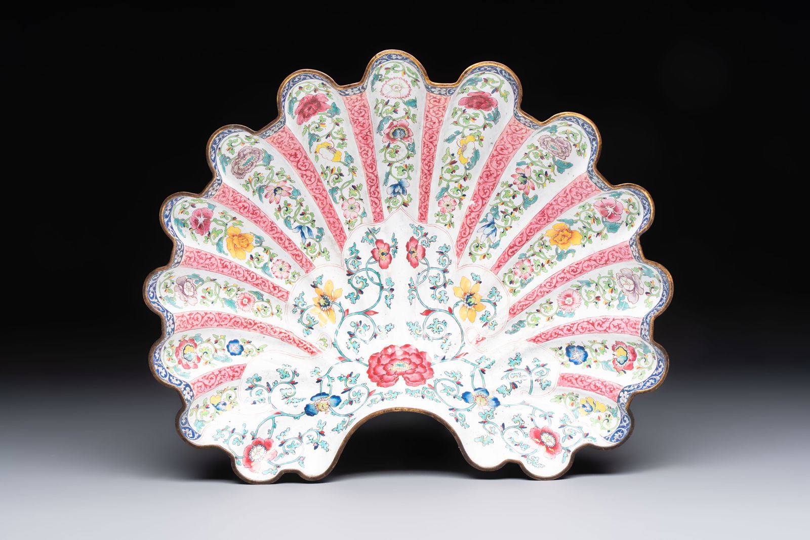 A Chinese Canton enamel shell-shaped basin with floral design, Yongzheng/Qianlong (1 of 3)