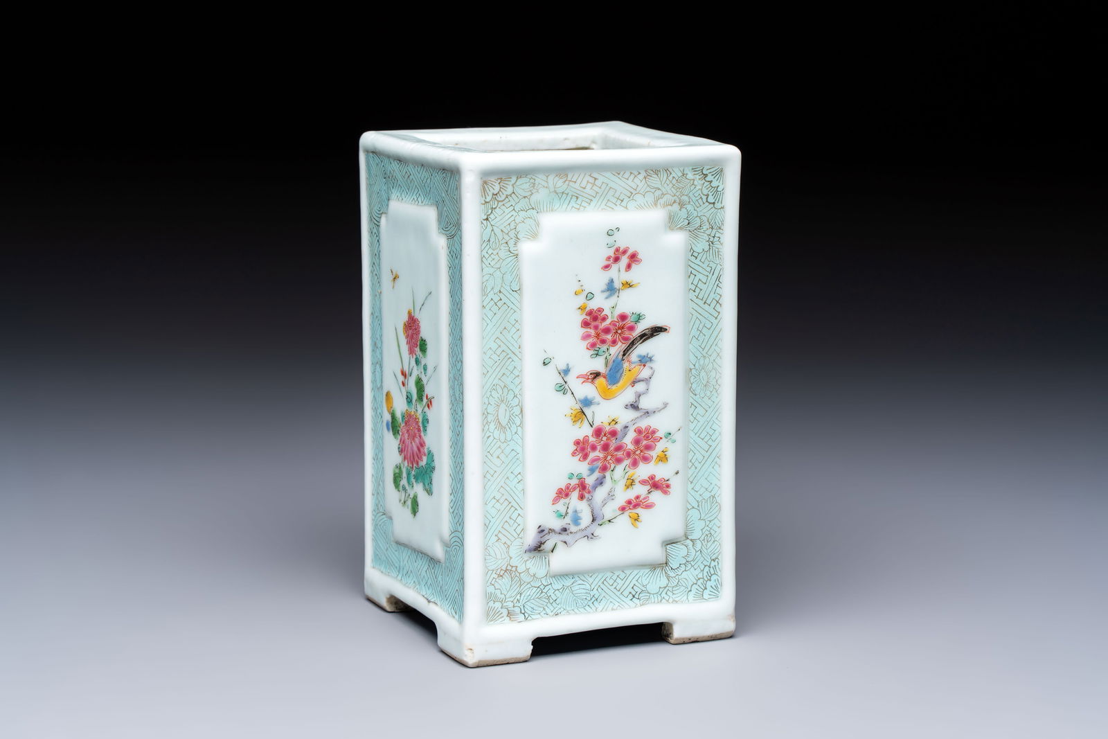 A square Chinese famille rose brush pot with floral design, Yongzheng/Qianlong (1 of 7)