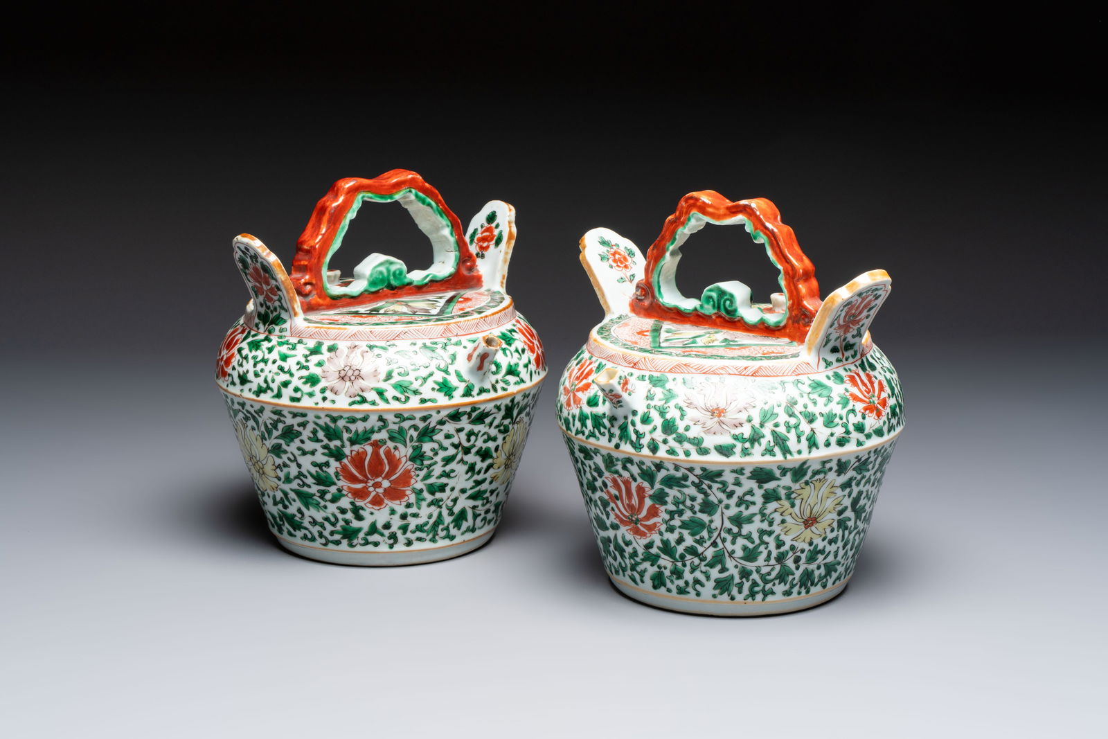 A pair of Chinese famille verte lime pots and covers for the Southeast Asian market, Kangxi (1 of 8)