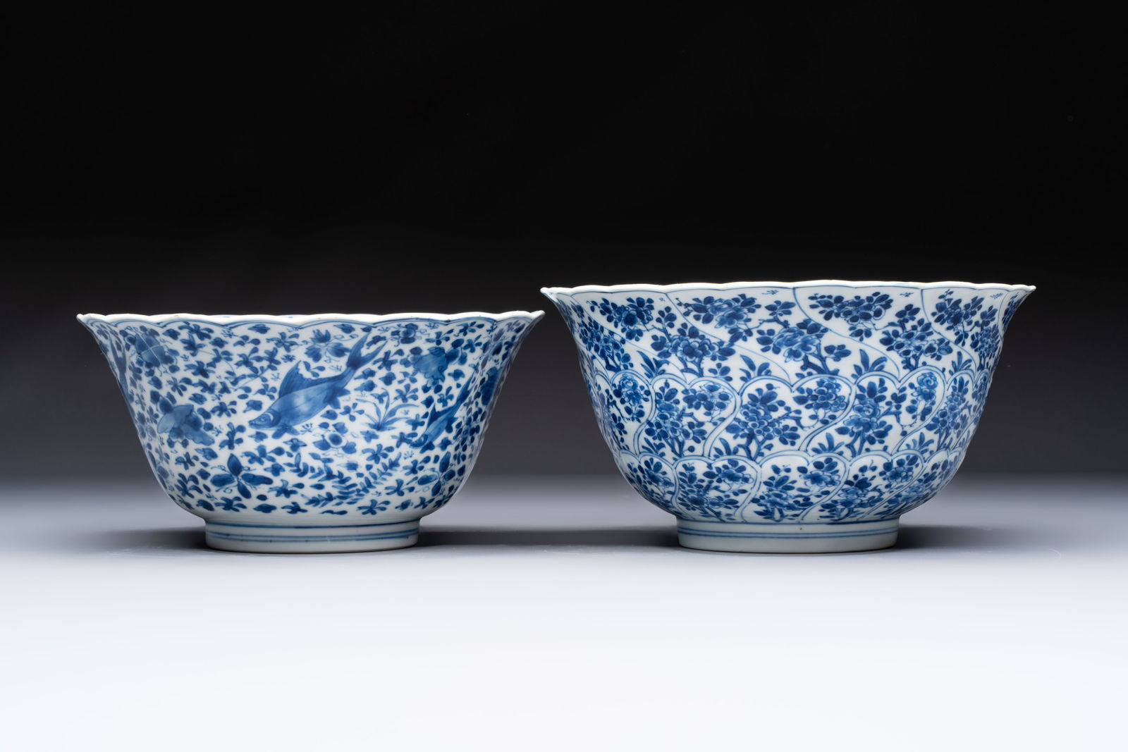 Two Chinese blue and white bowls, longevity and jade mark, Kangxi: Two Chinese blue and white bowls, longevity and jade mark, Kangxi Dia.: 21,6 cm - H.: 11,3 cm (the largest) Dia.: 20,5 cm - H.: 10,3 cm (the smallest)