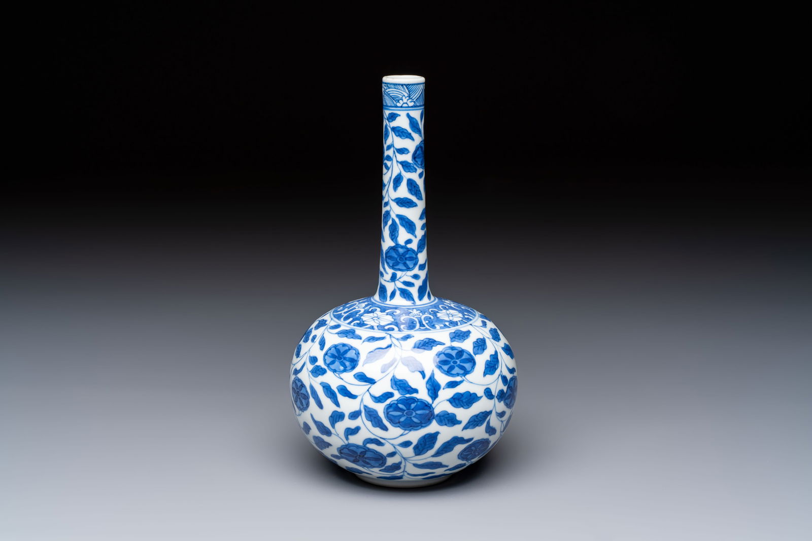 A rare Chinese 'G-marked' blue and white bottle vase with floral design, Kangxi (1 of 8)