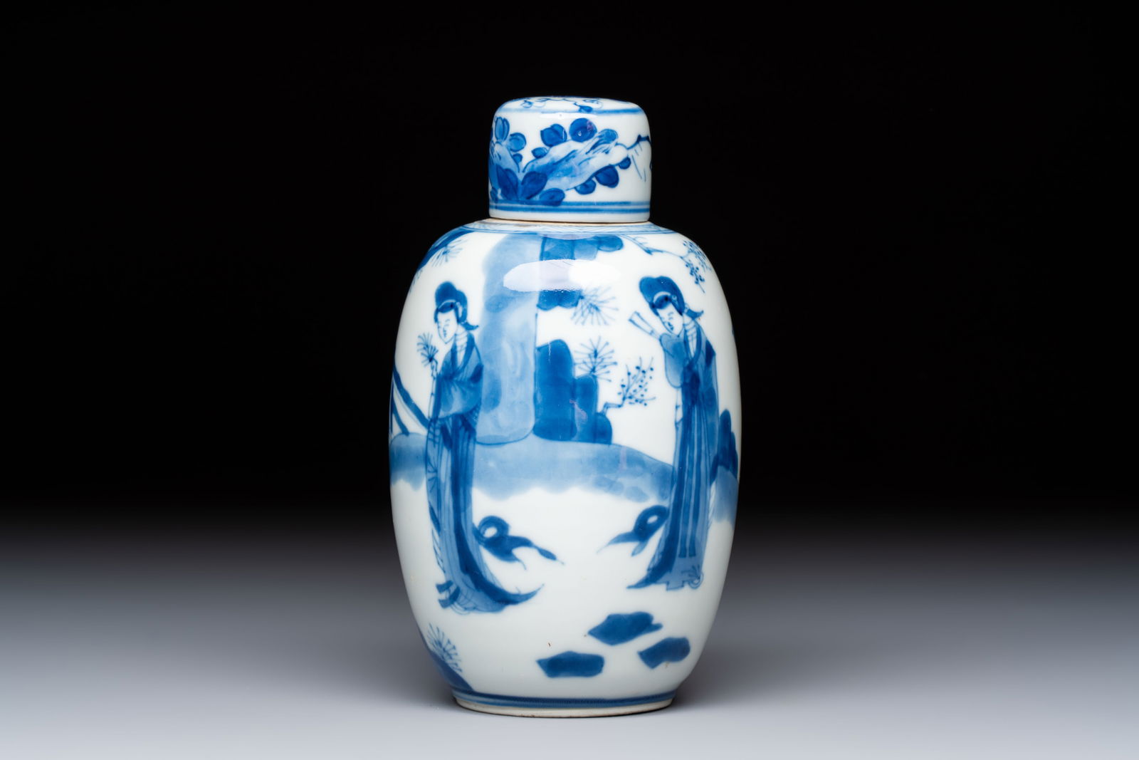 A Chinese blue and white 'Long Eliza' tea caddy and cover, Chenghua mark, Kangxi (1 of 6)